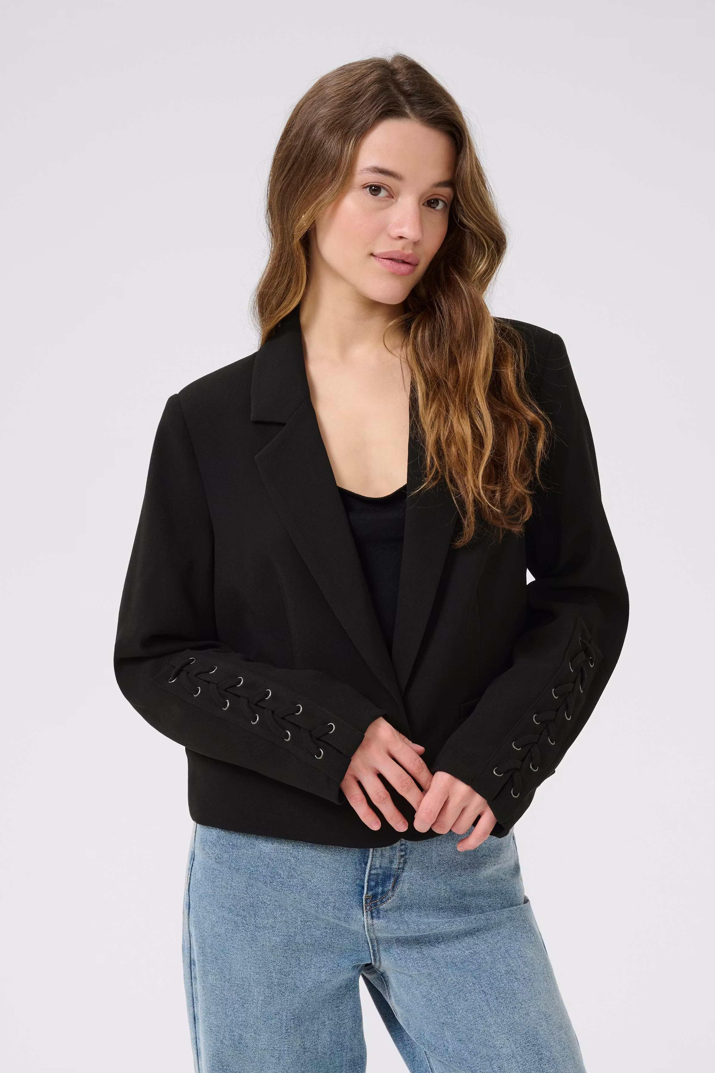 KAlisa Blazer LOOKBOOK FRONT 10510272-100121