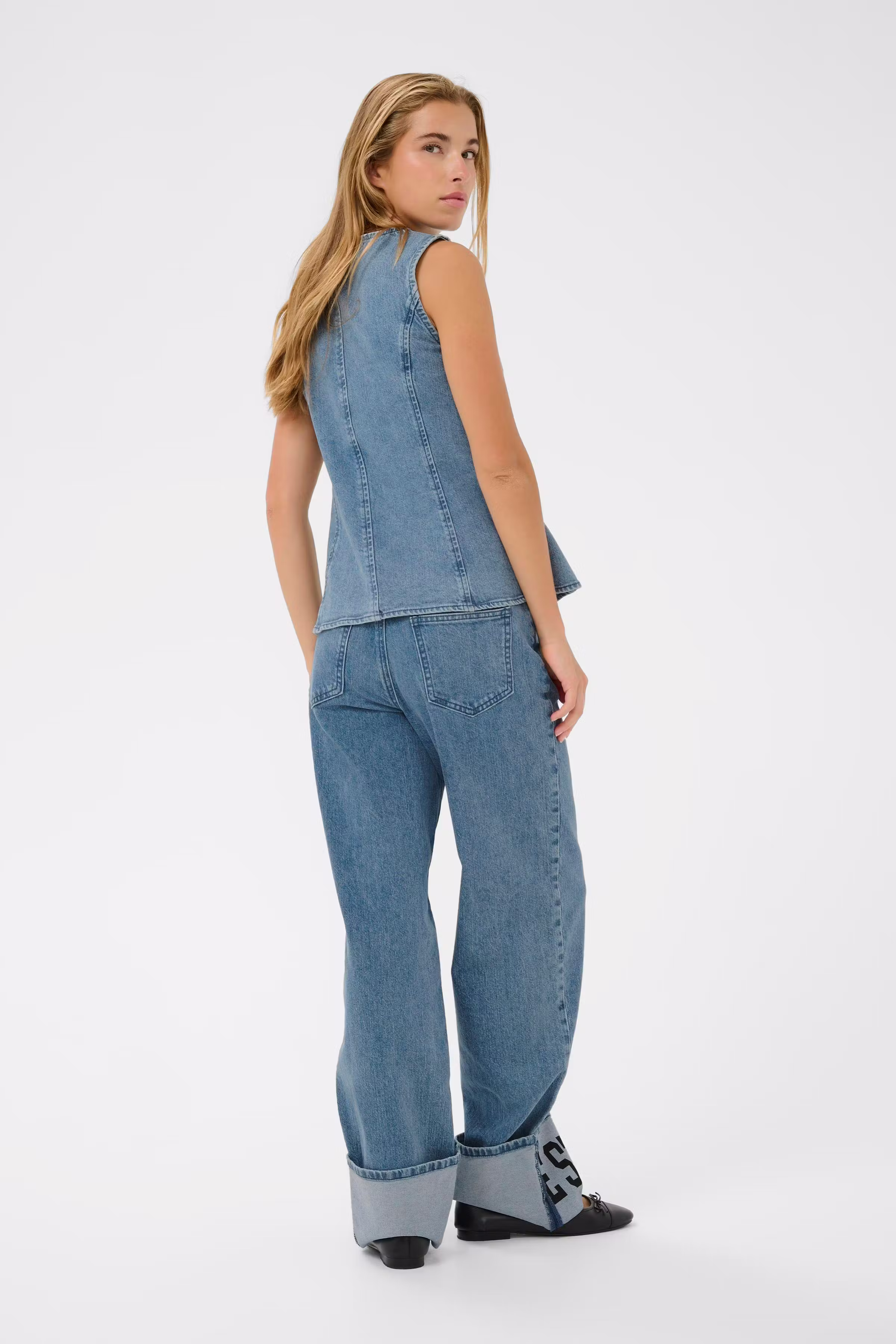 KAvallis Vest LOOKBOOK BACK 10511422-100166