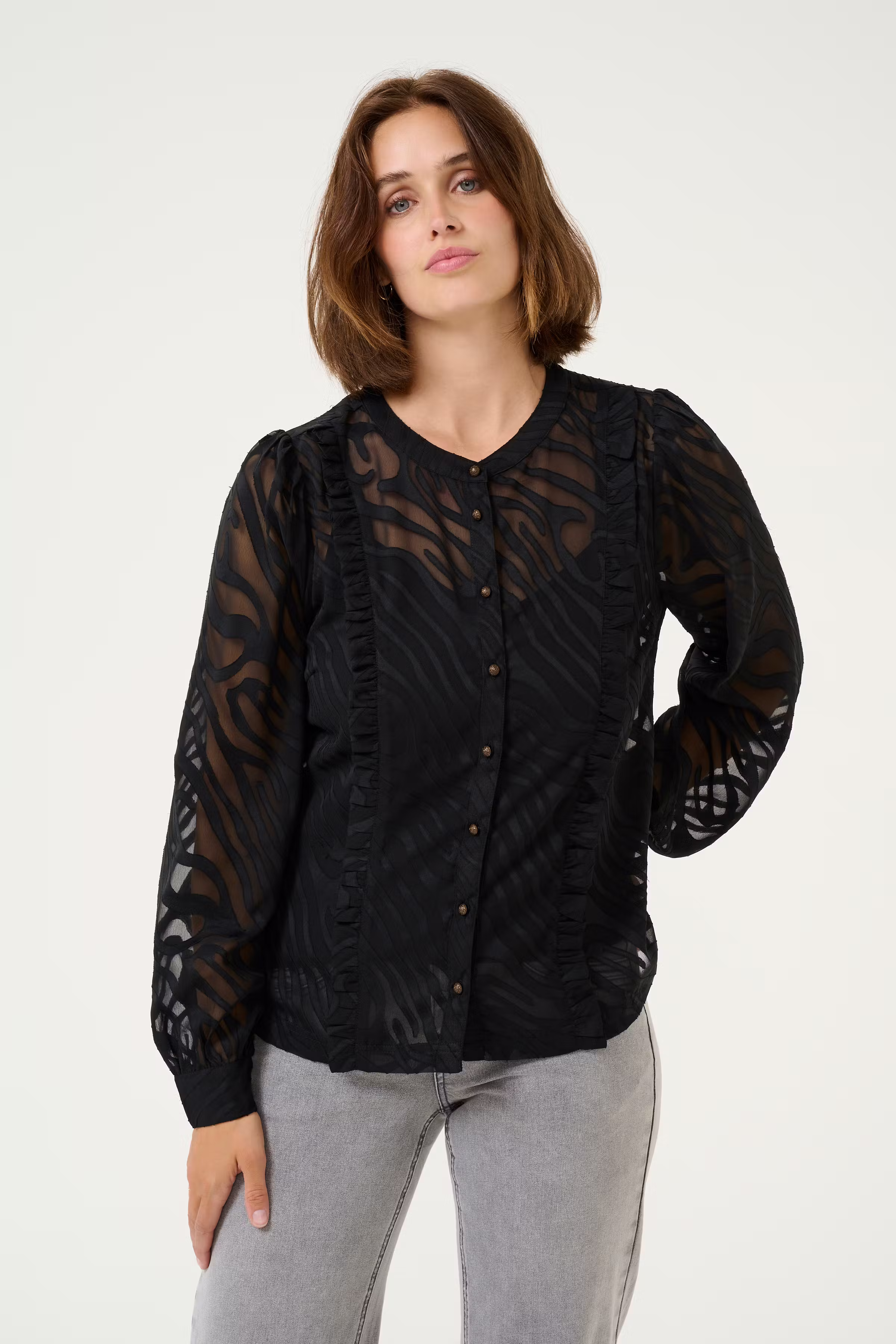 CRYana Blouse LOOKBOOK FRONT 10611984-107365