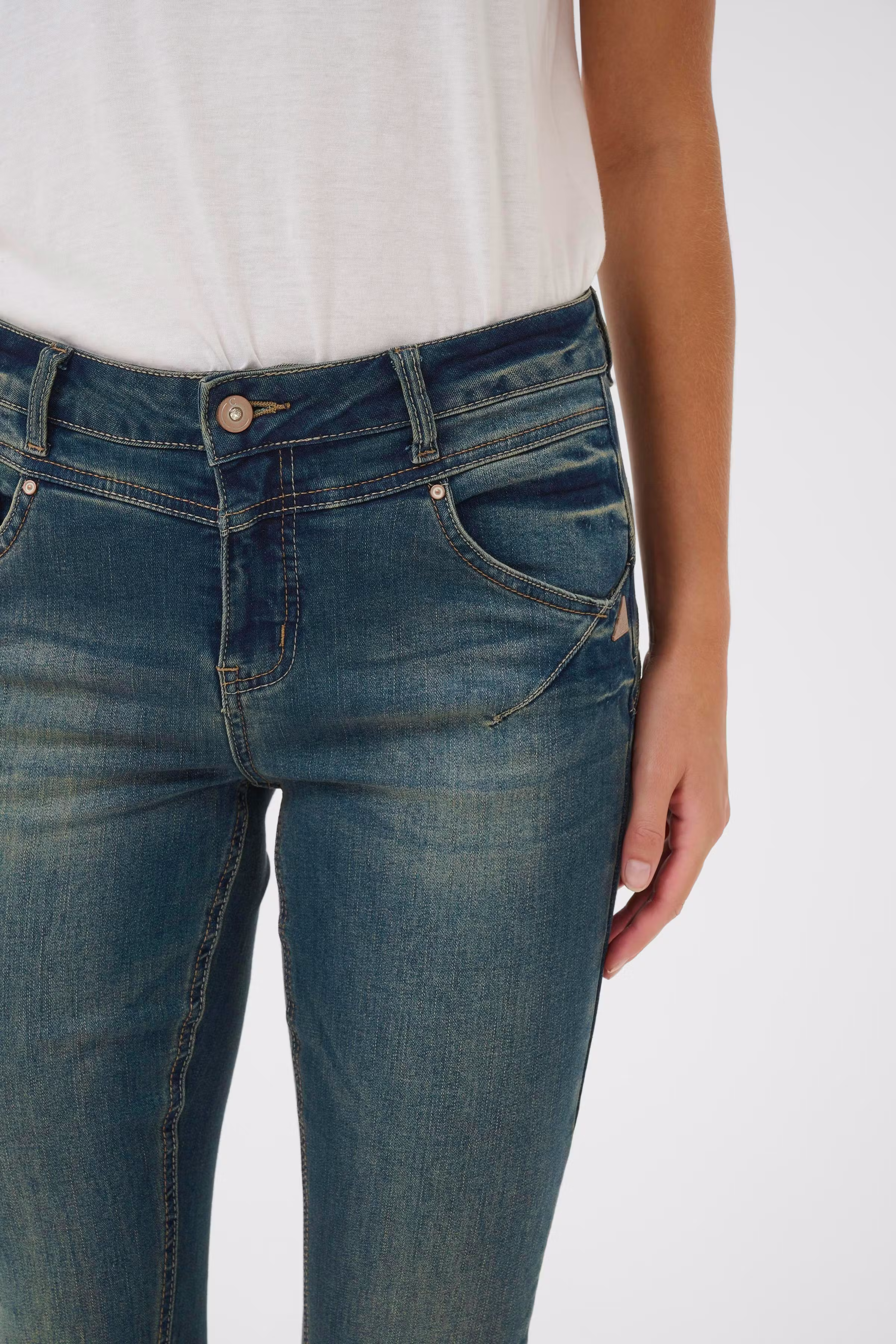 CRAmalie Bootcut Jeans LOOKBOOK DETAIL 10650697-100118