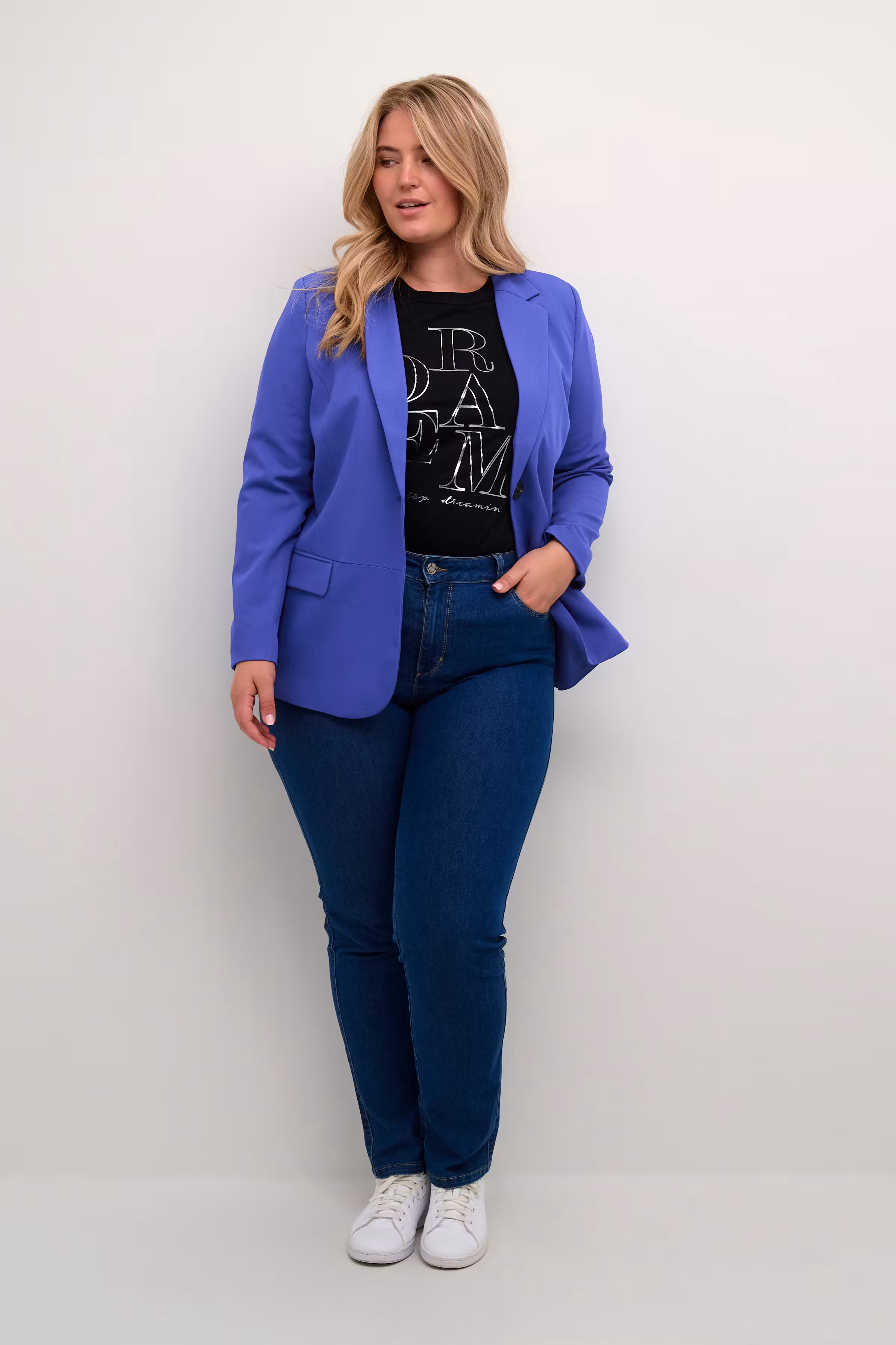 KCsakira Blazer LOOKBOOK FRONT 10580933-193951