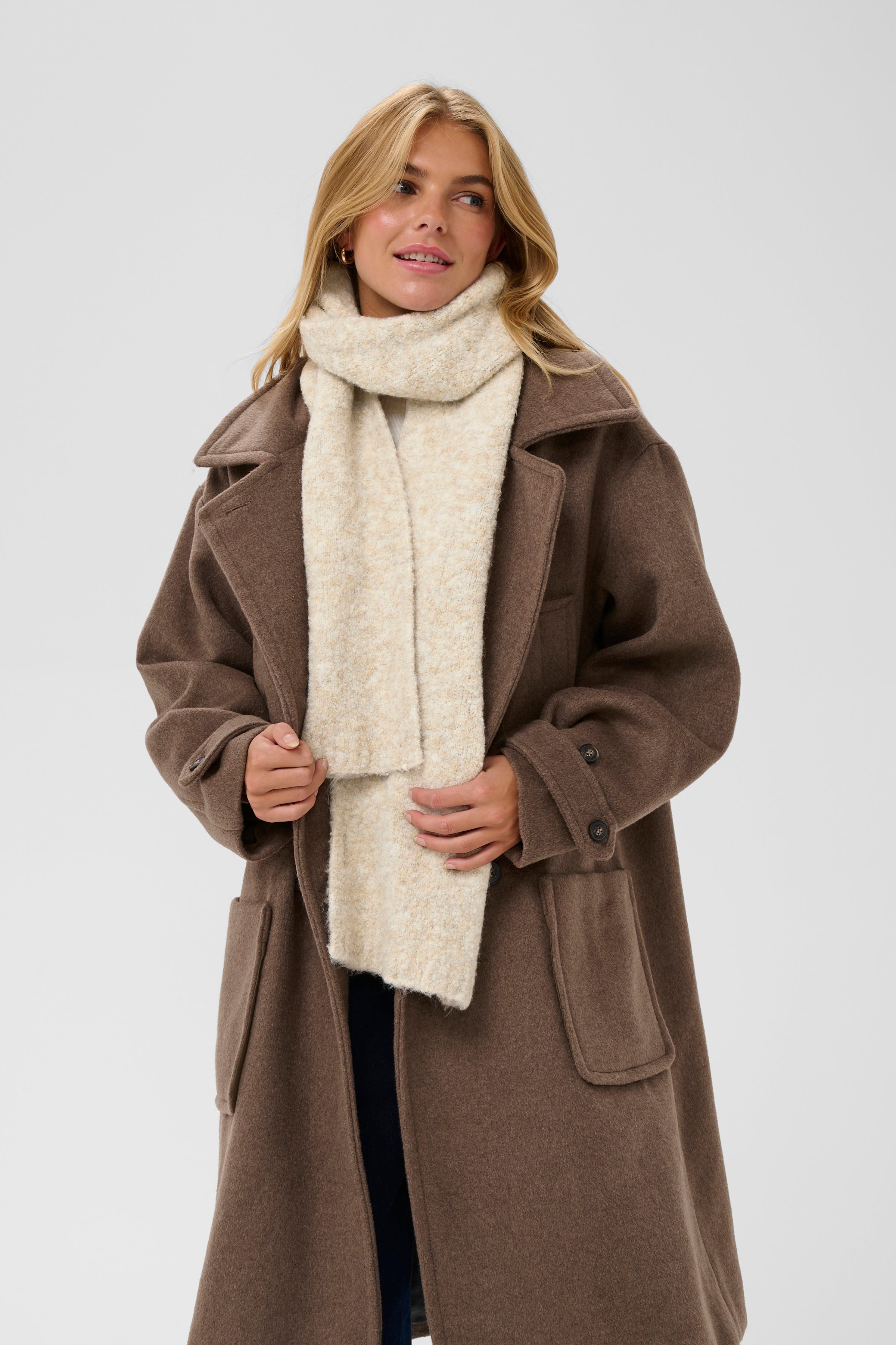 AgitaSZ Tuch LOOKBOOK FRONT 30514175-130403