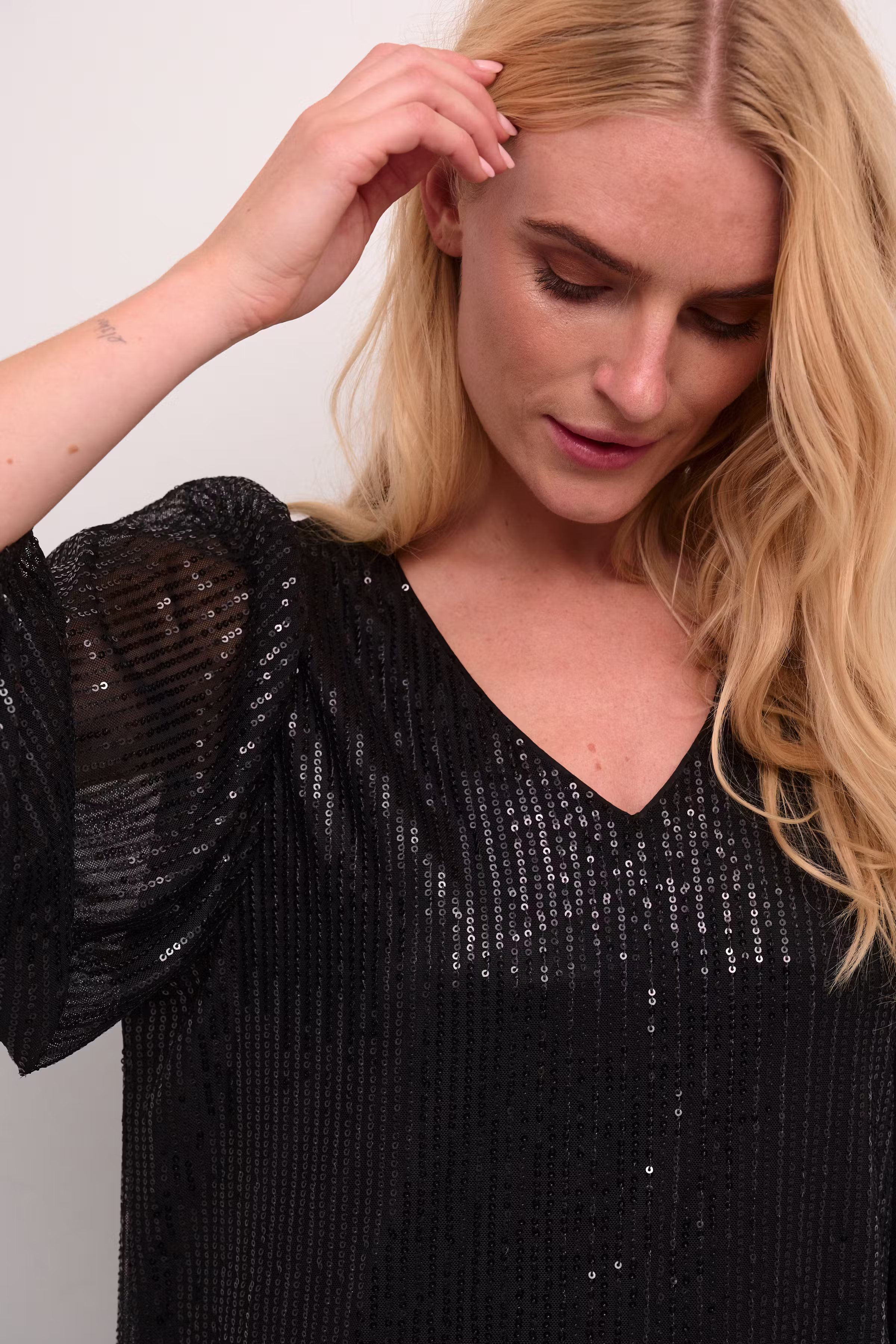 KAbolette Sequin dress LOOKBOOK DETAIL 10507999-100121