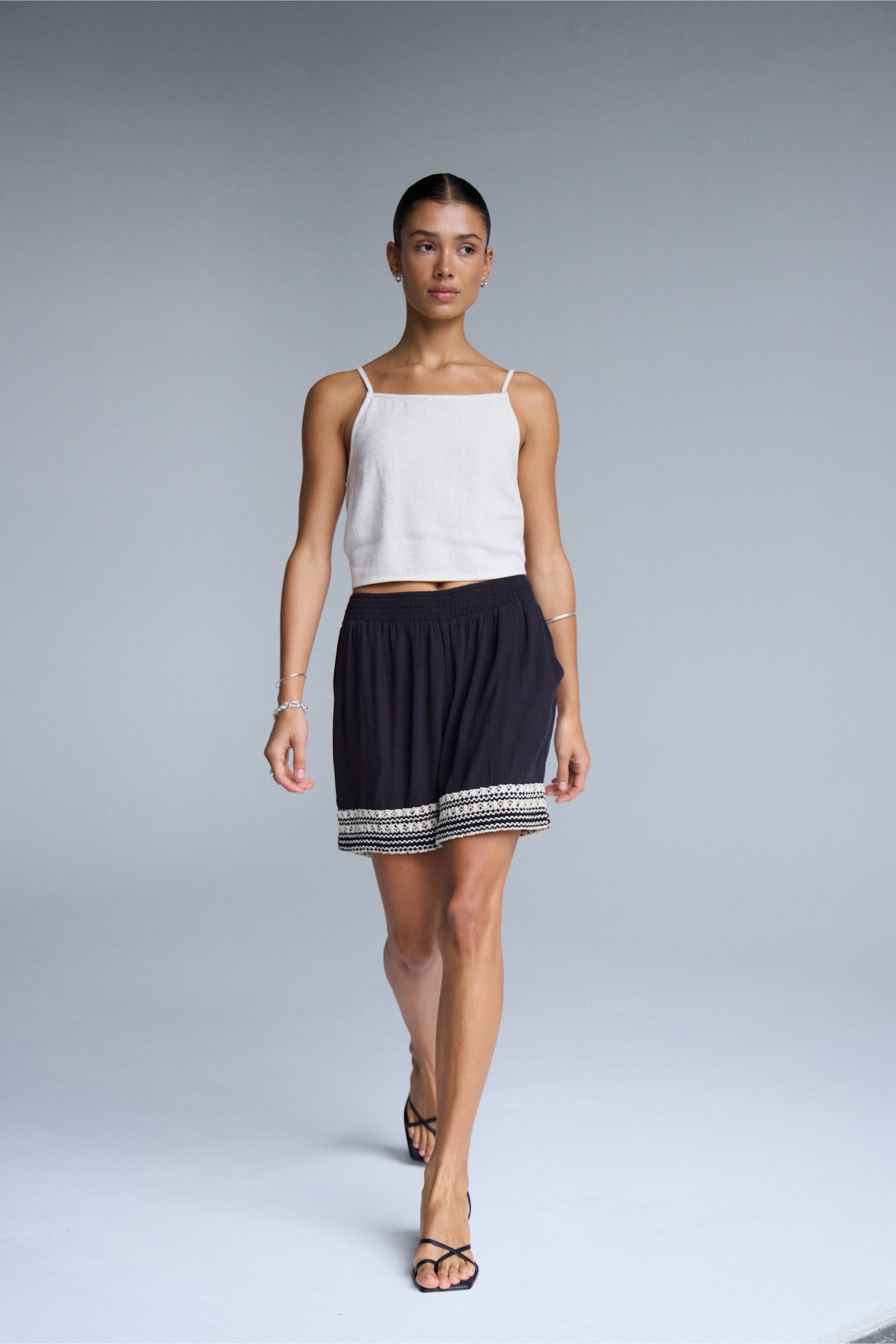 IHRAGNI Shorts LOCATION NONE 20123290-194008