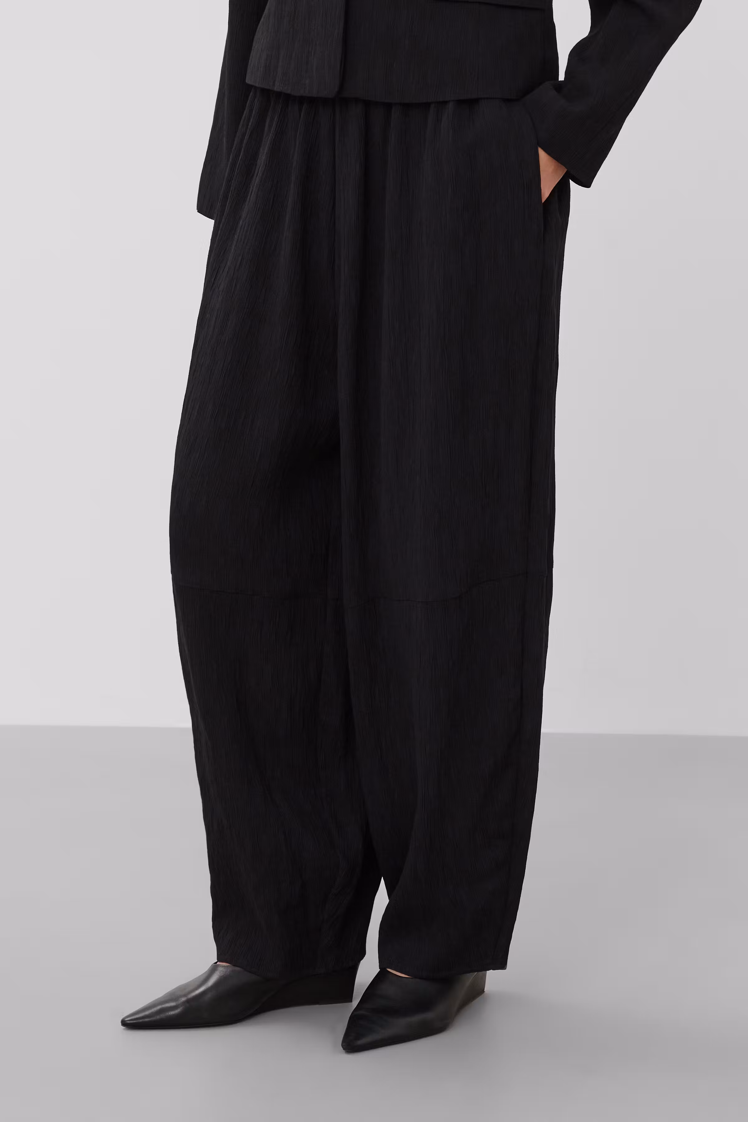 SLCevilla Hose LOOKBOOK FRONT 30409669-40050