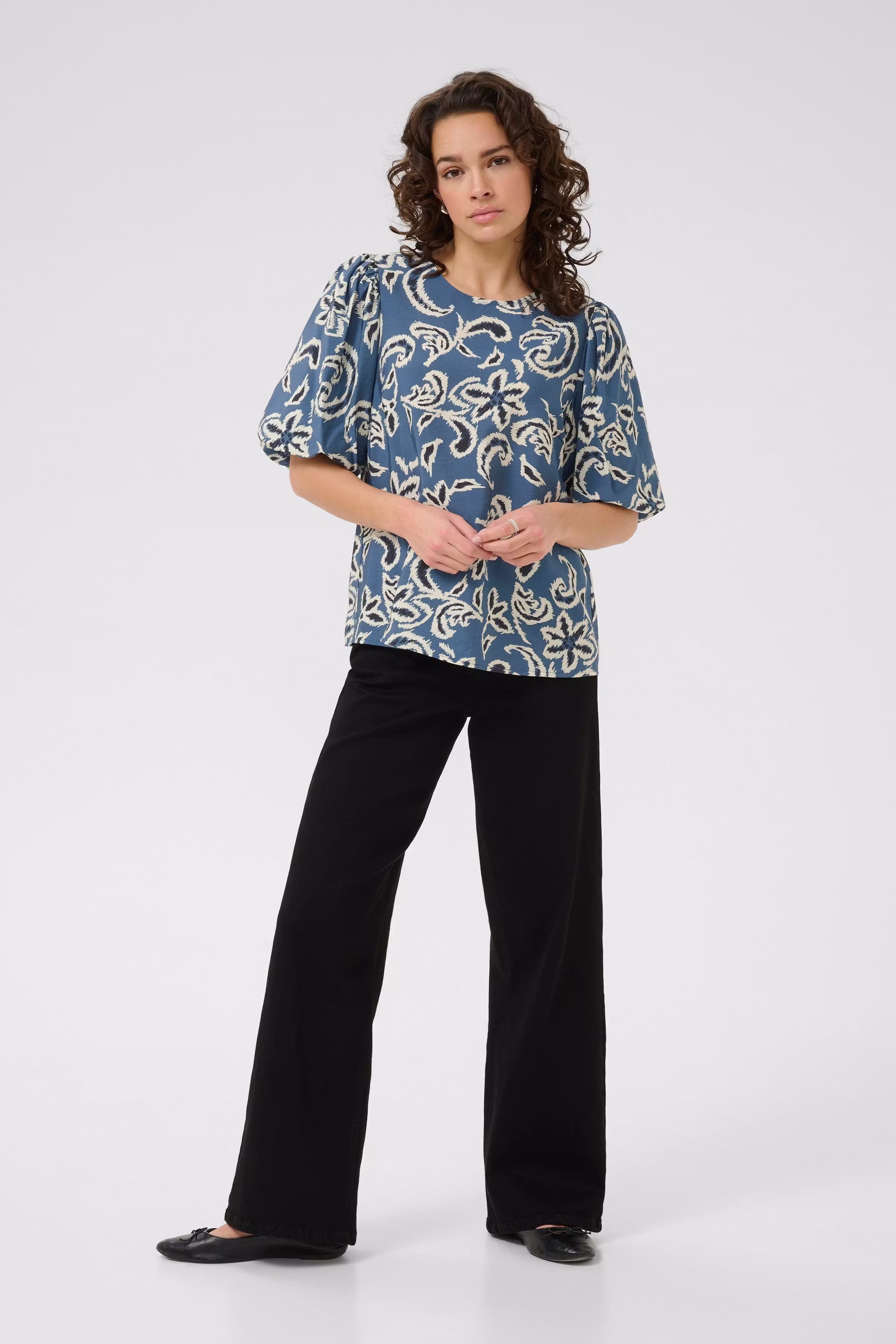 KAdahlia Blouse LOOKBOOK FRONT 10510569-108221