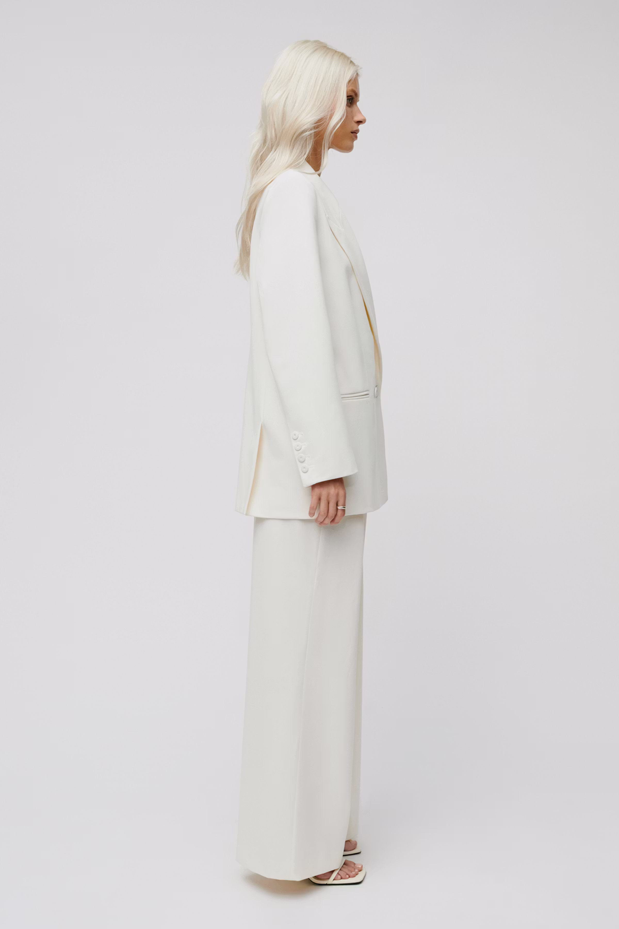 IOJIL Blazer LOOKBOOK FRONT 30600263-WH011