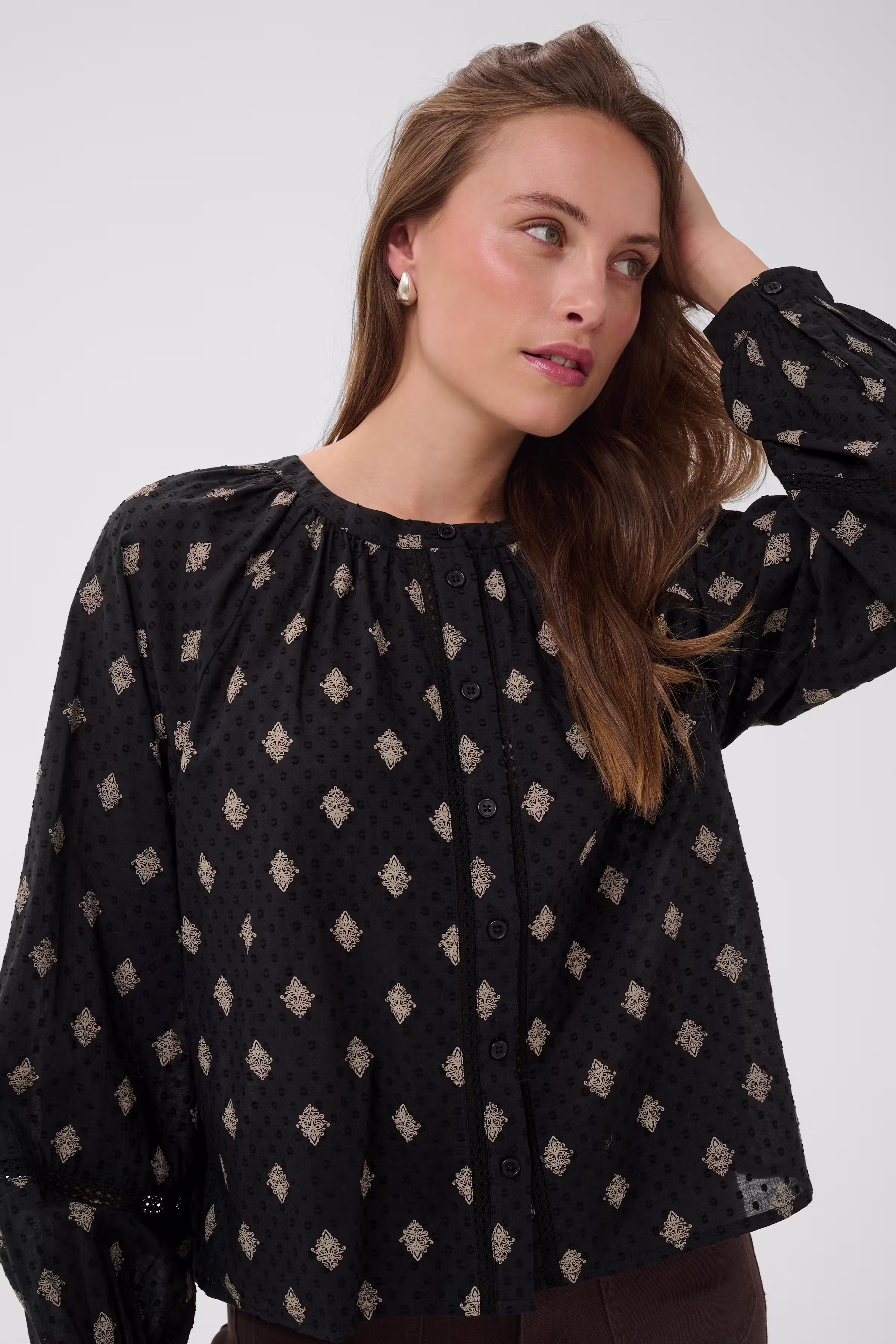 KAwila Shirt LOOKBOOK DETAIL 10511801-109501