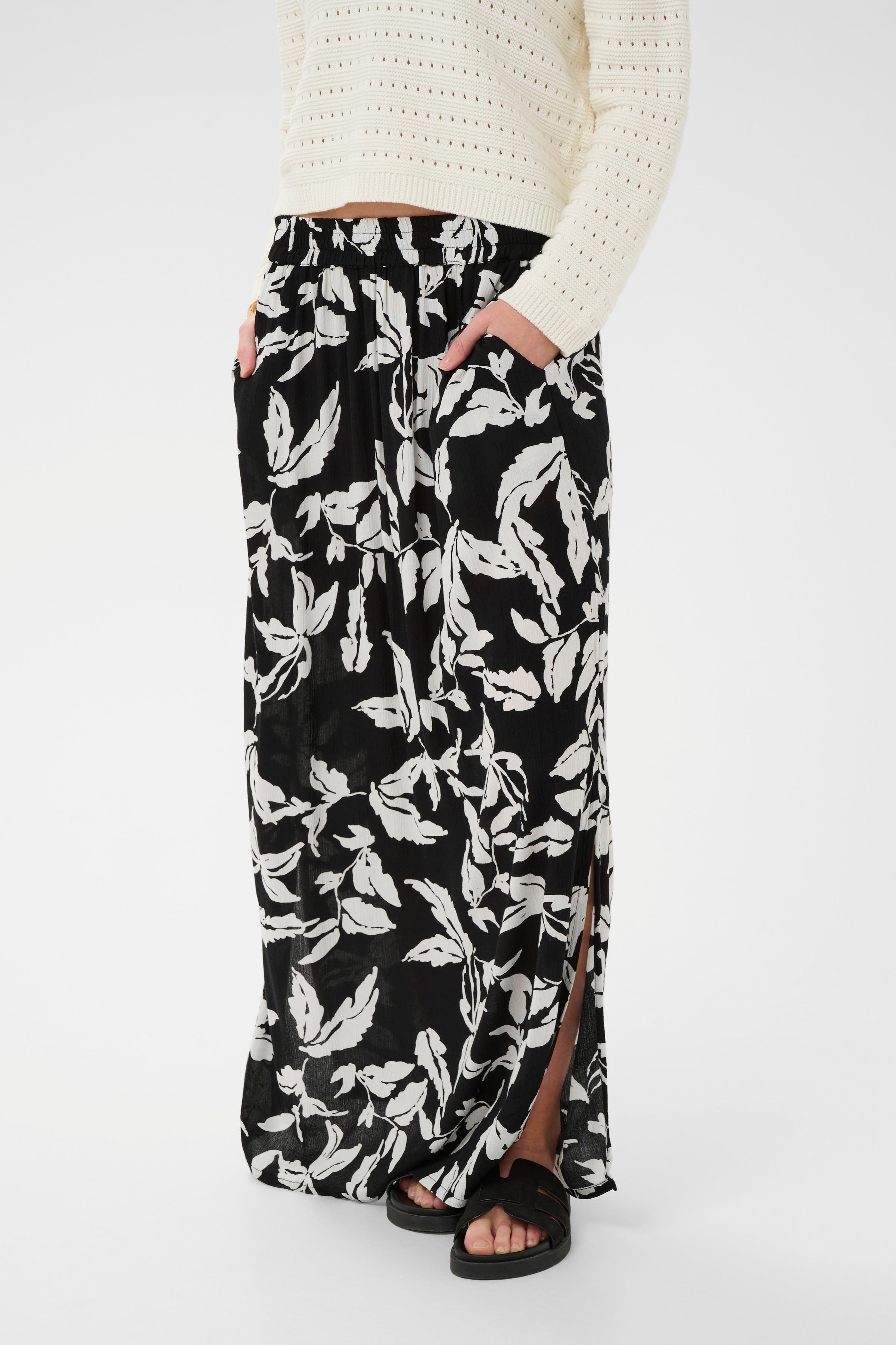 KAedita Skirt LOOKBOOK FRONT 10509813-109244