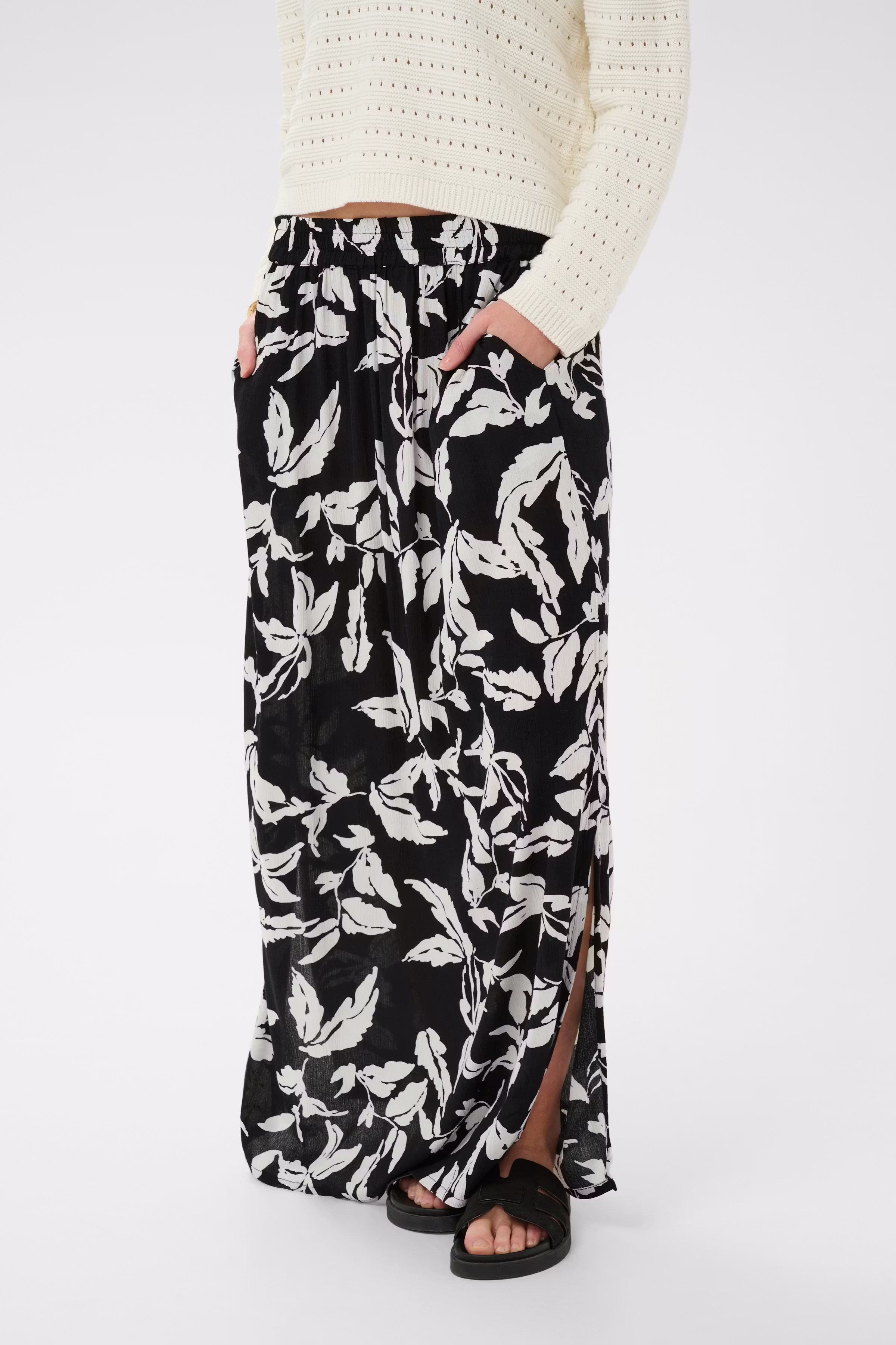 KAedita Skirt LOOKBOOK FRONT 10509813-109244