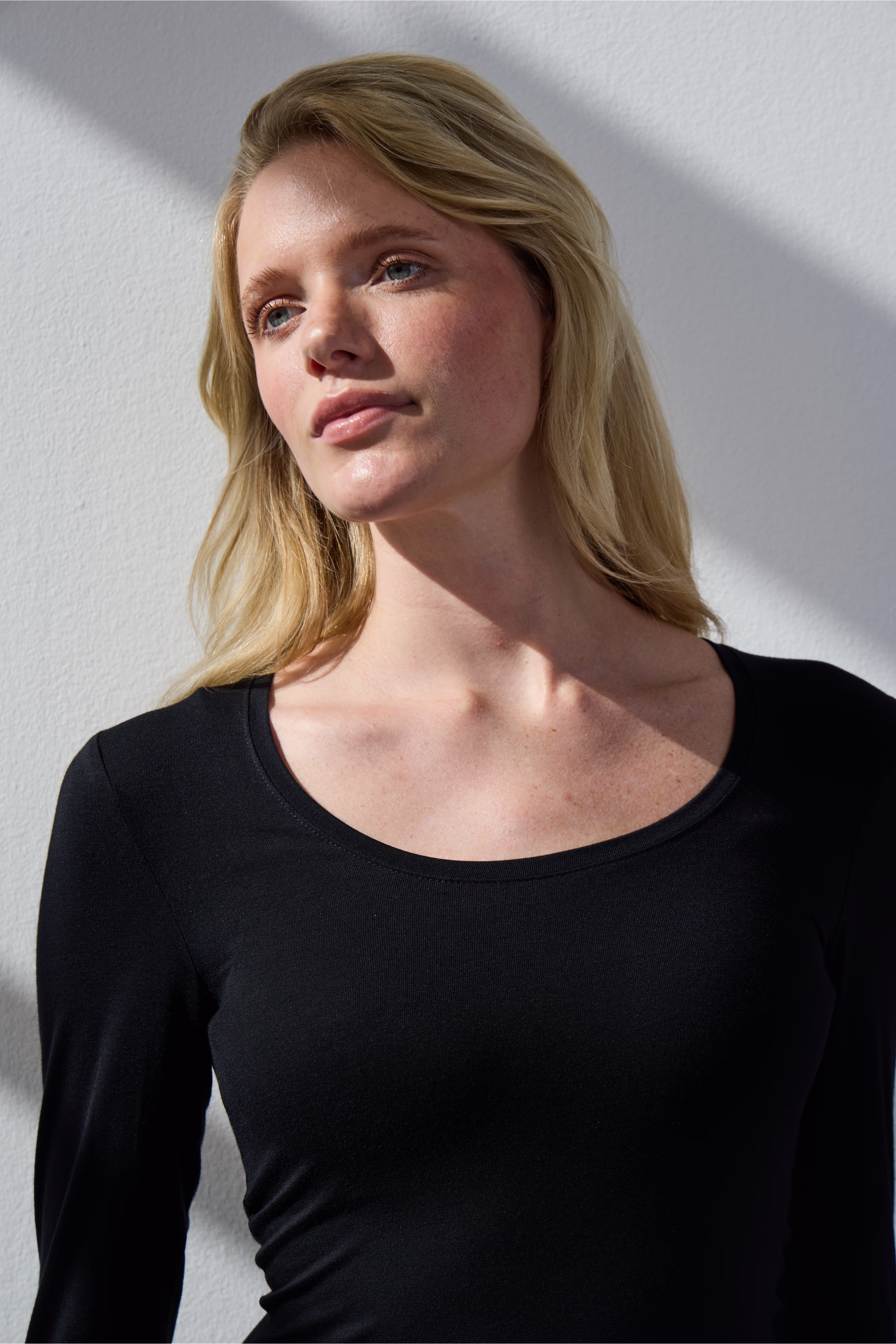 IHZOLA T-shirt LOCATION NONE 20120346-194008