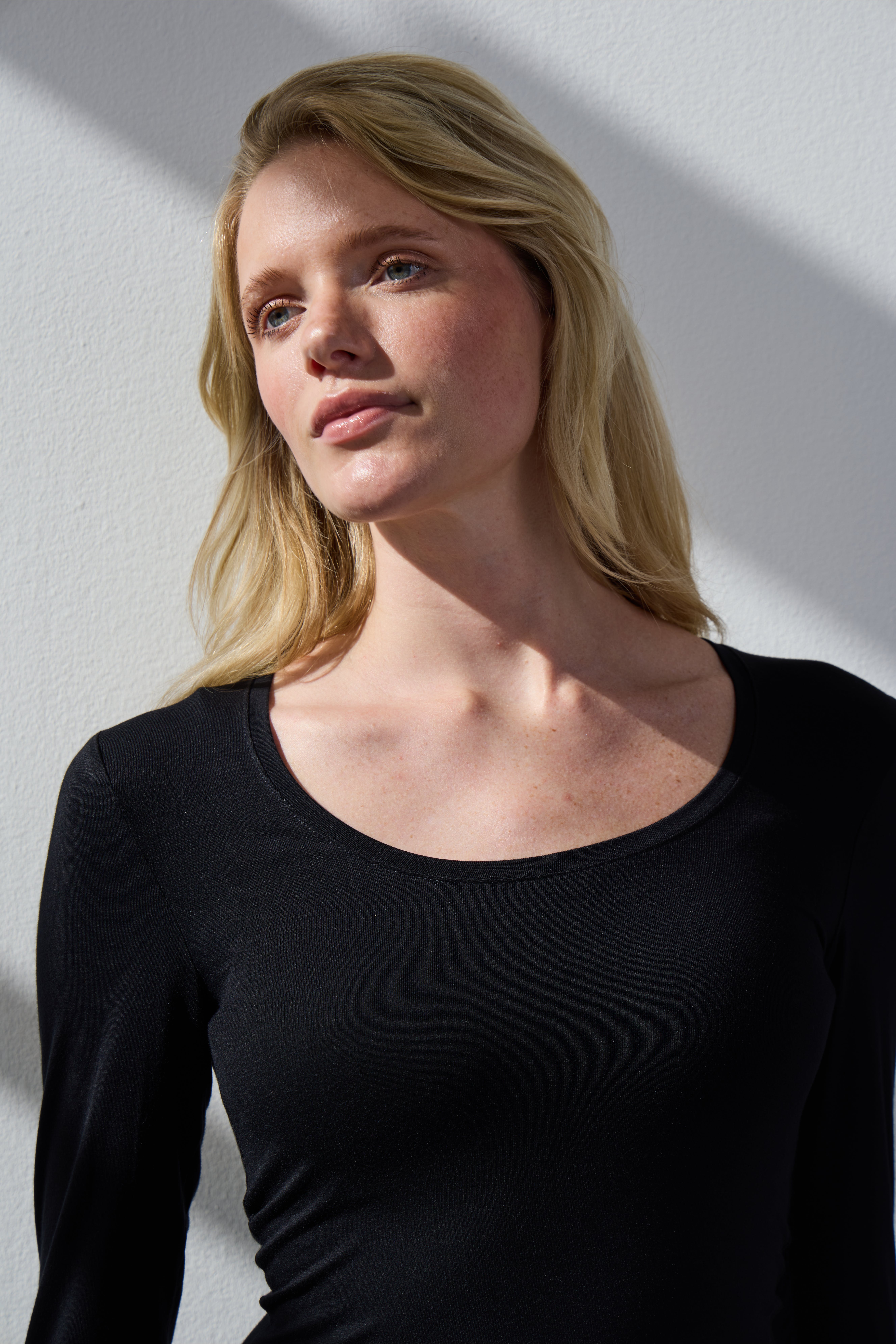 IHZOLA T-shirt LOCATION NONE 20120346-194008