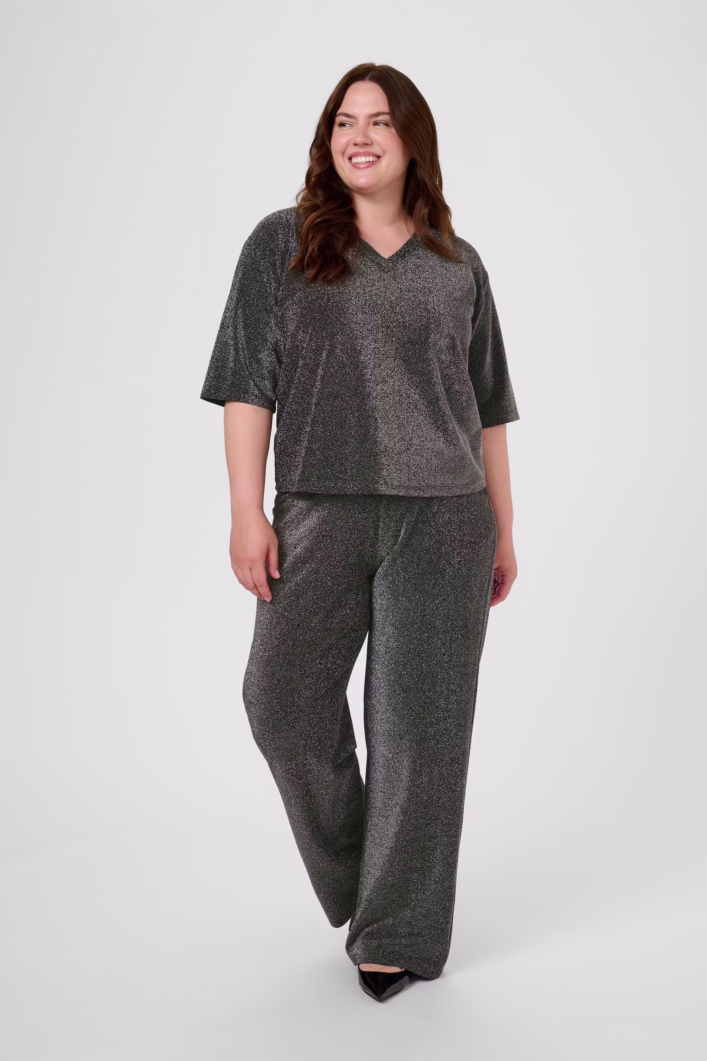 KCriana Glitter T-shirt LOOKBOOK FRONT 10583788-108581