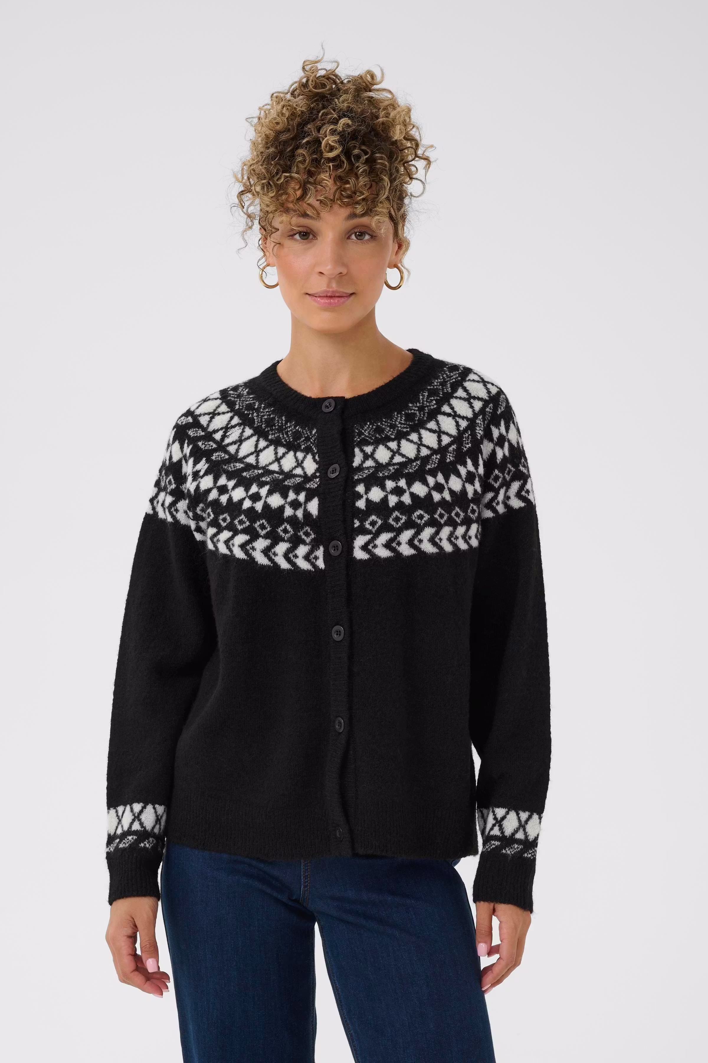 CRCherrie Pullover LOOKBOOK FRONT 10614972-109205