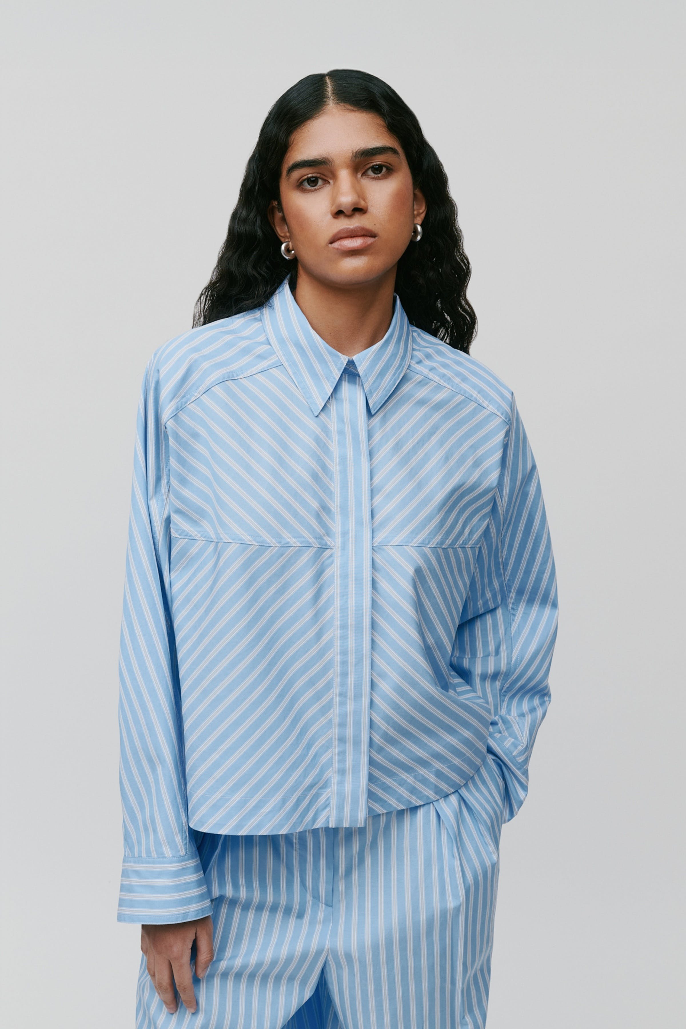 BRITTNEY Blouse LOOKBOOK FRONT 30600482-MC2152