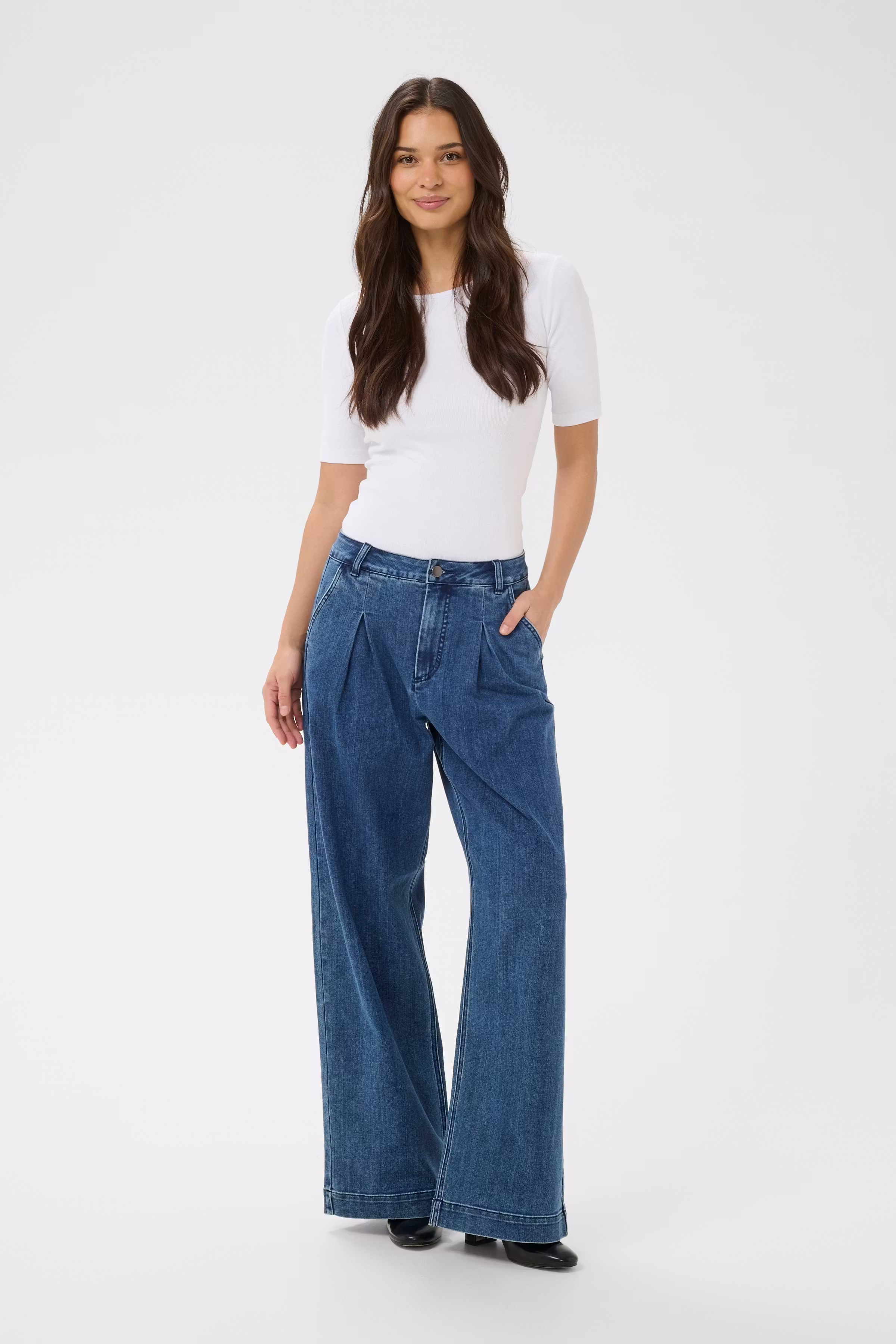 KAlea Wide Jeans LOOKBOOK FRONT 10509348-102272