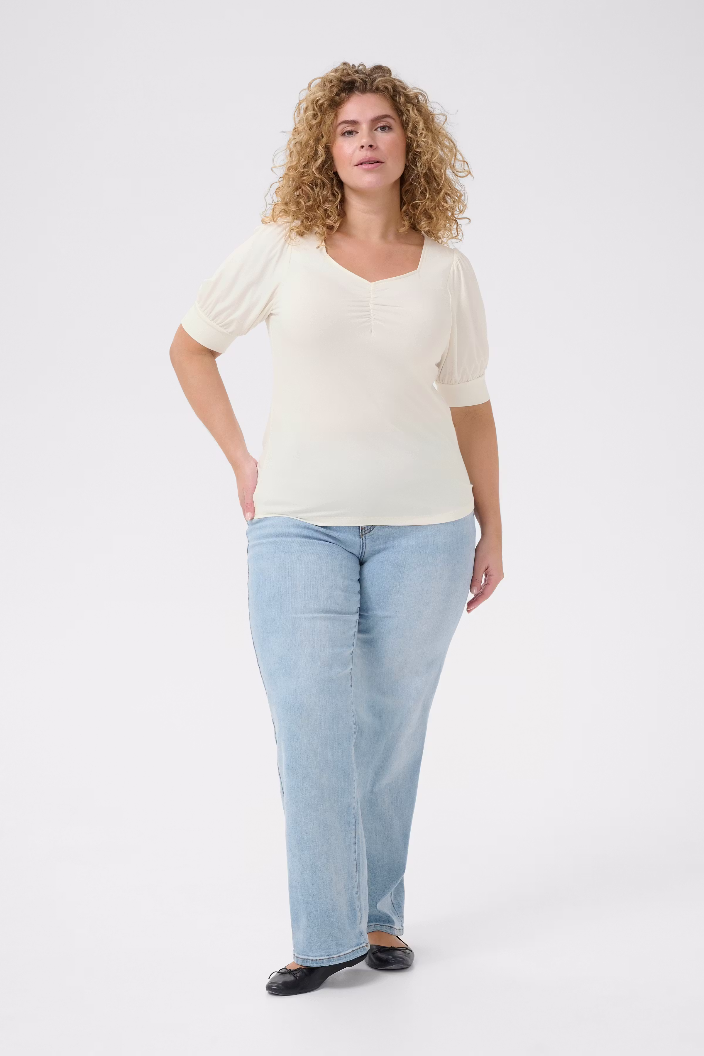 KCsissy T-Shirt LOOKBOOK FRONT 10581401-110602