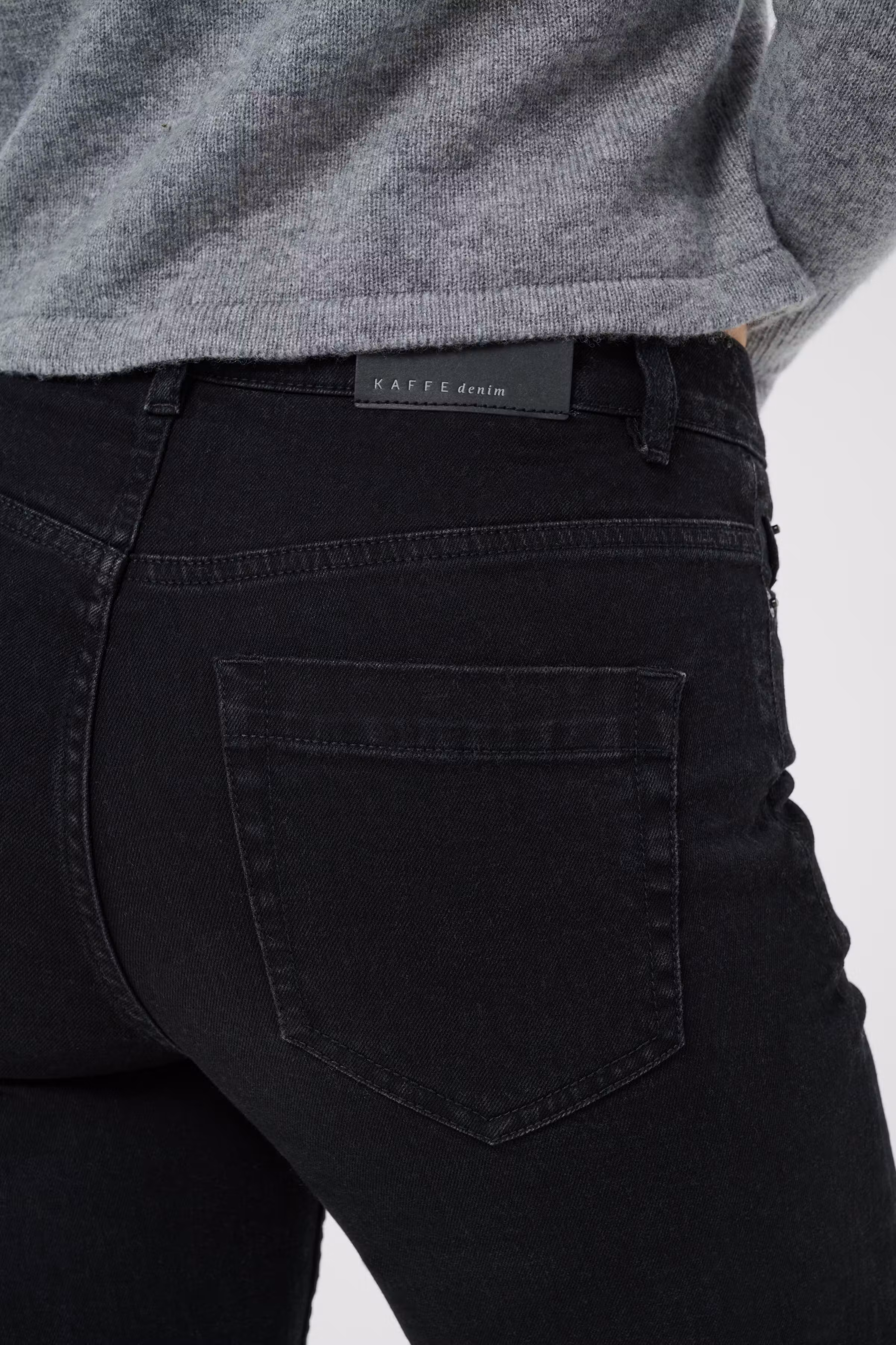 KAmaris Jeans LOOKBOOK DETAIL 10510727-100121