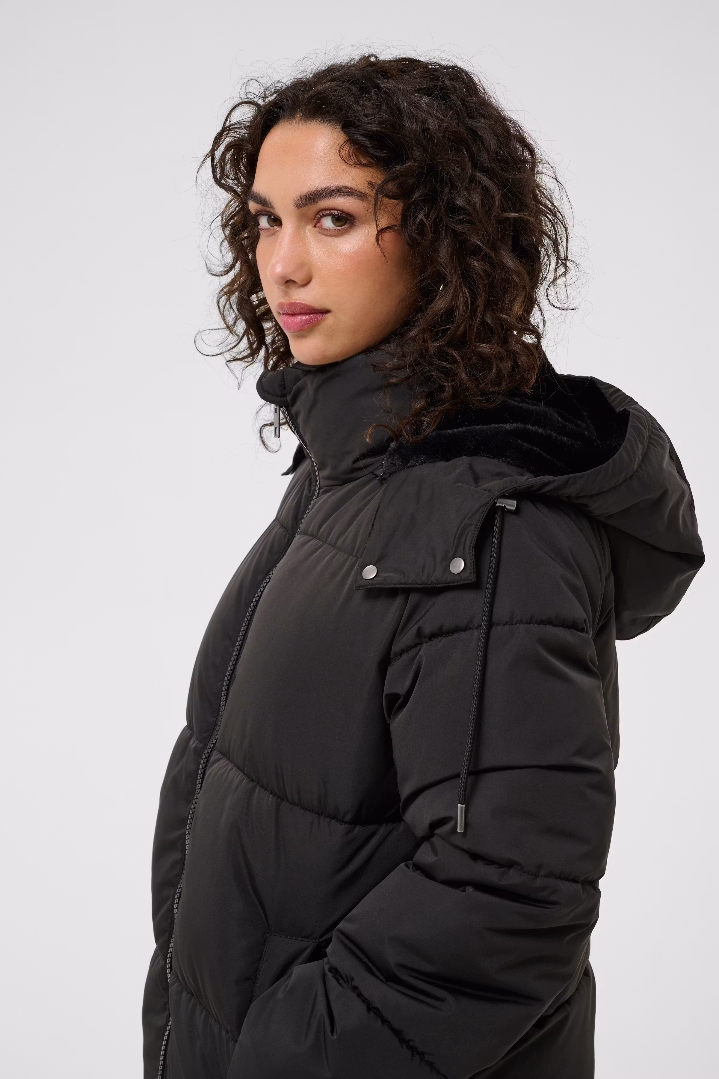 KAnikalui Outerwear LOOKBOOK DETAIL 10511828-100121