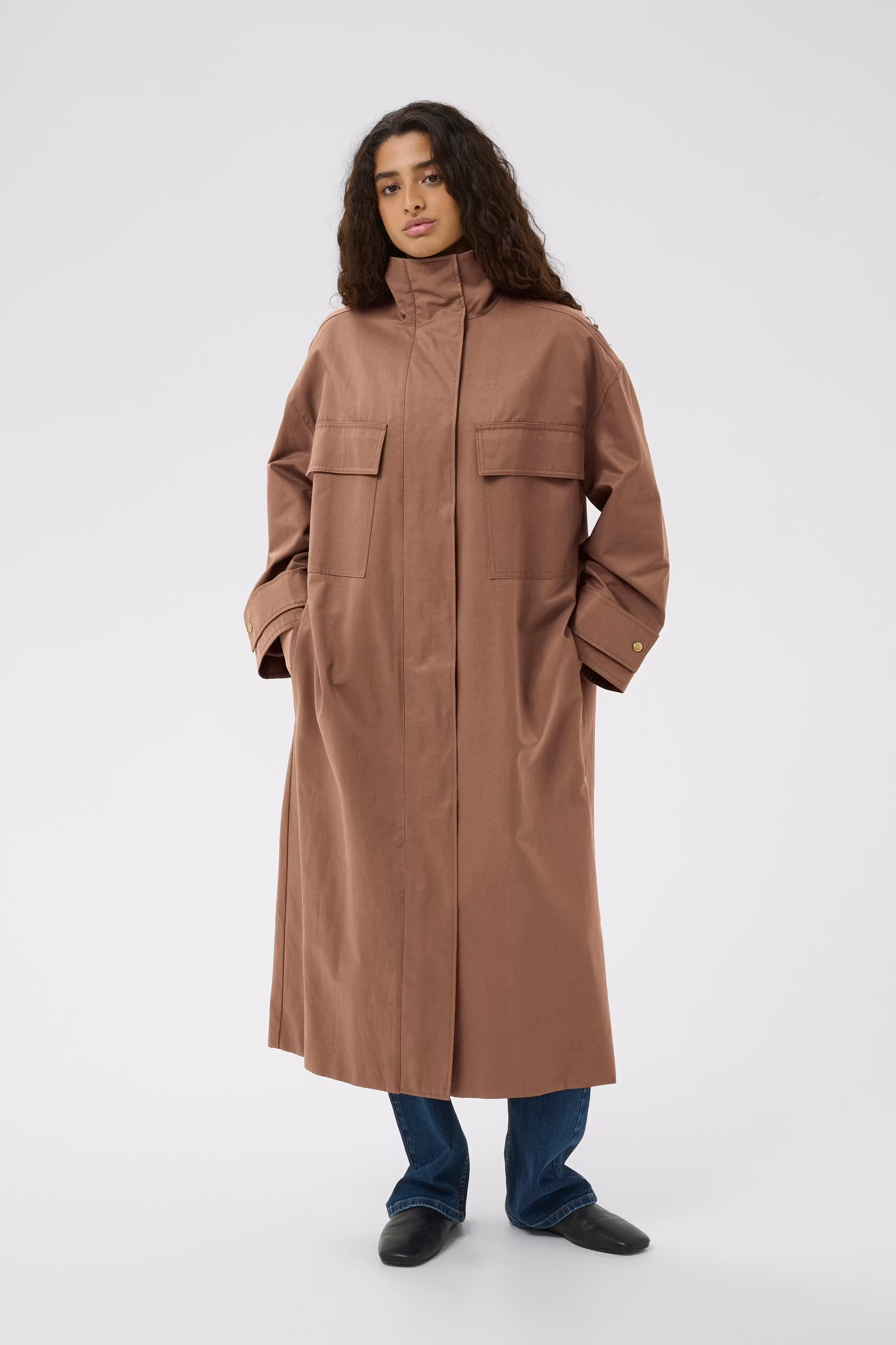 GRACELYNNIW Mantel LOOKBOOK FRONT 30112271-181314