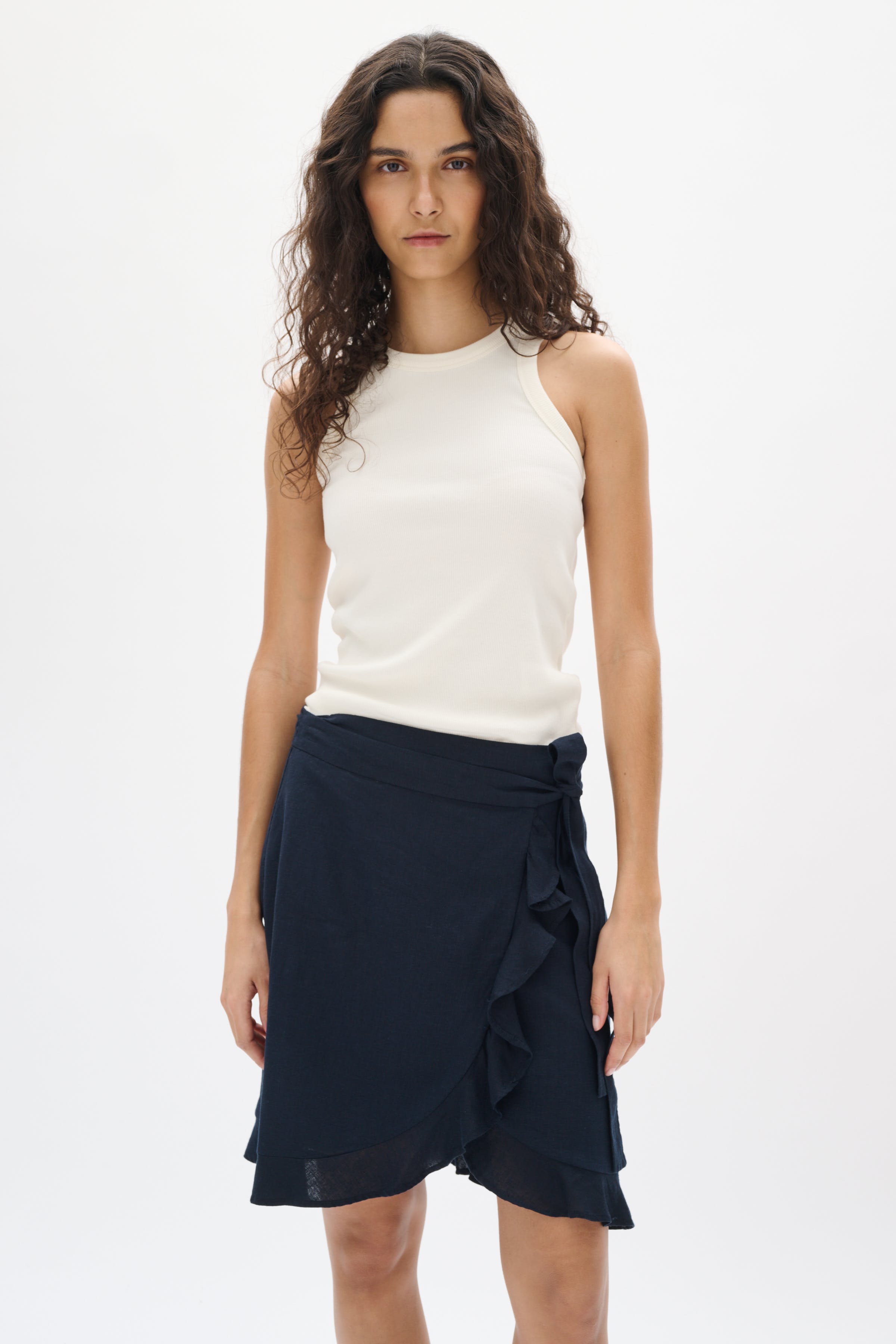 FaridaIW Linen Skirt LOOKBOOK FRONT 30110440-300005