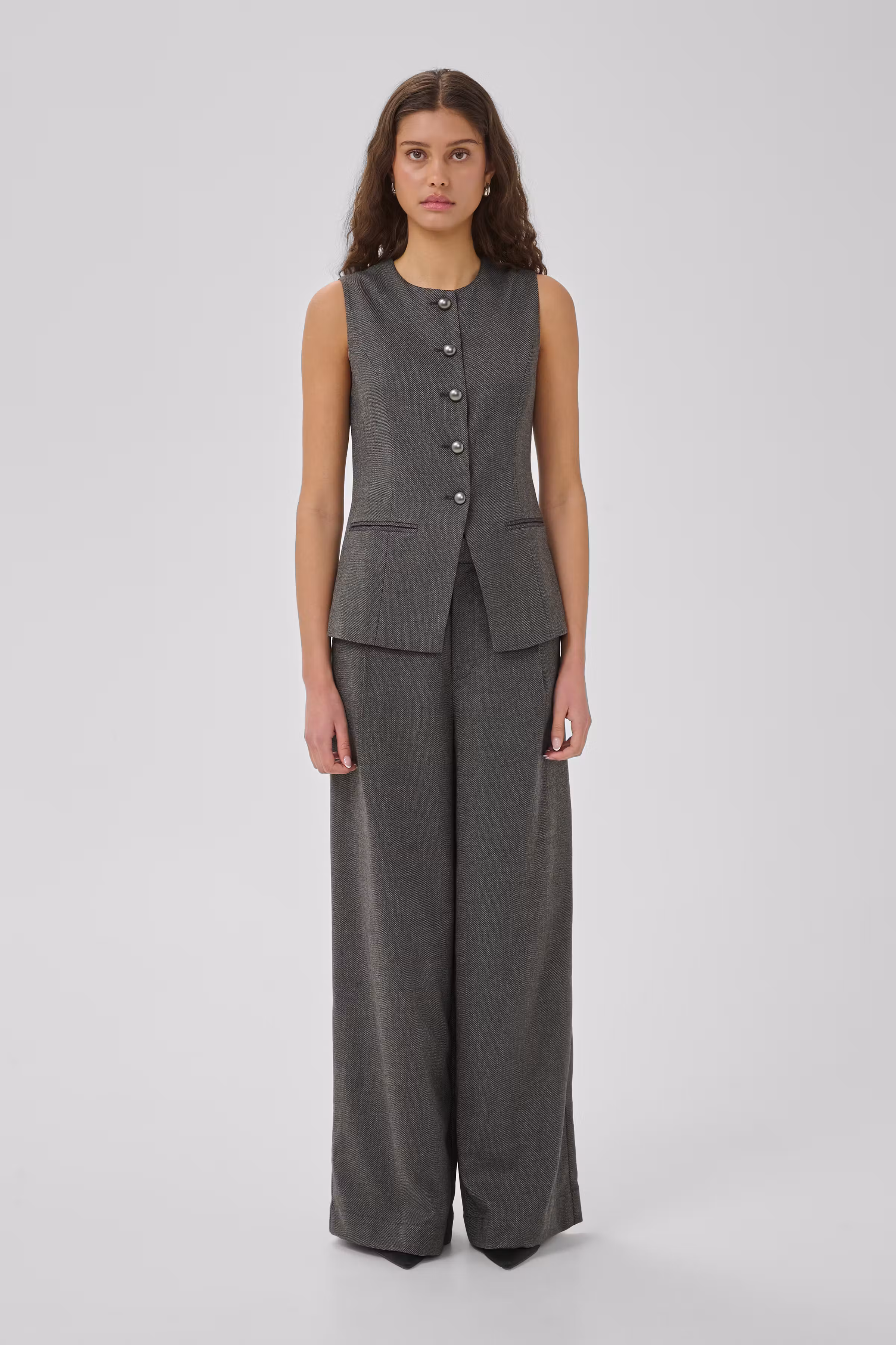 MWDina Hose LOOKBOOK FRONT 10705686-100379