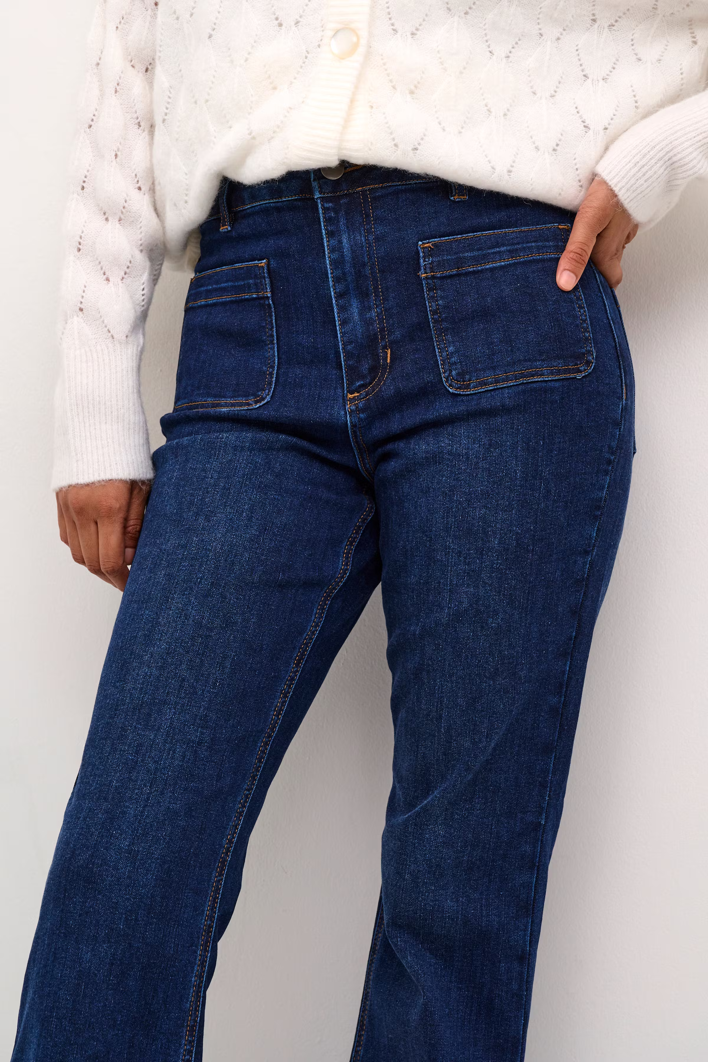 KAsinem Flared Jeans LOOKBOOK DETAIL 10508464-100316