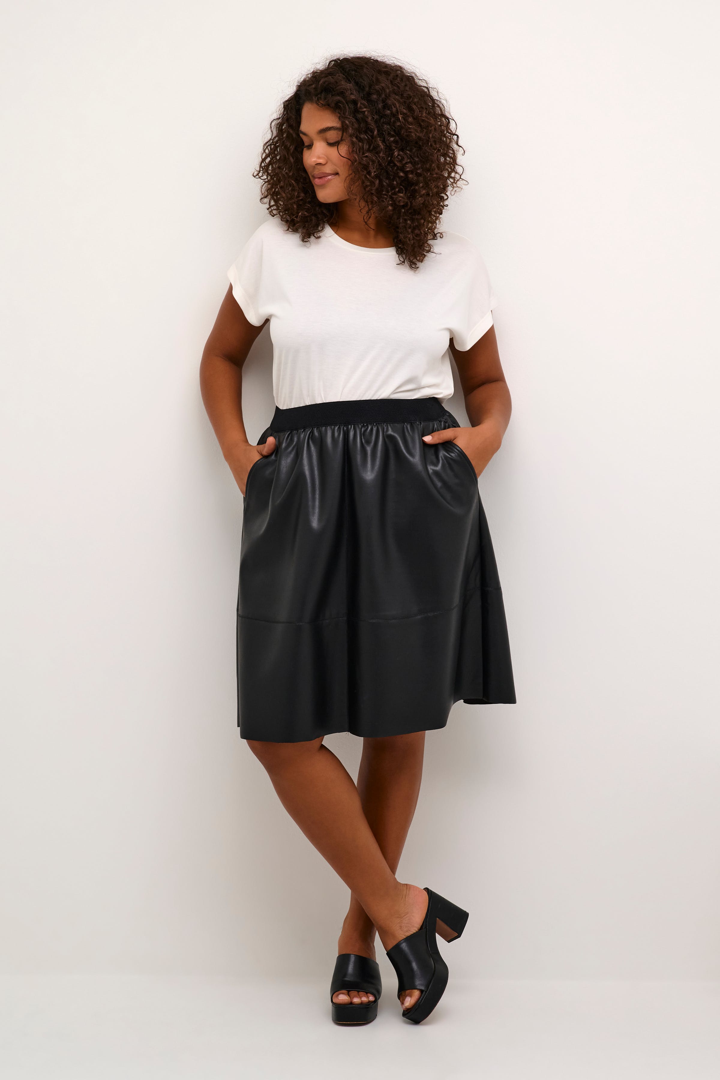 KCmila Skirt LOOKBOOK FRONT 10582177-100121