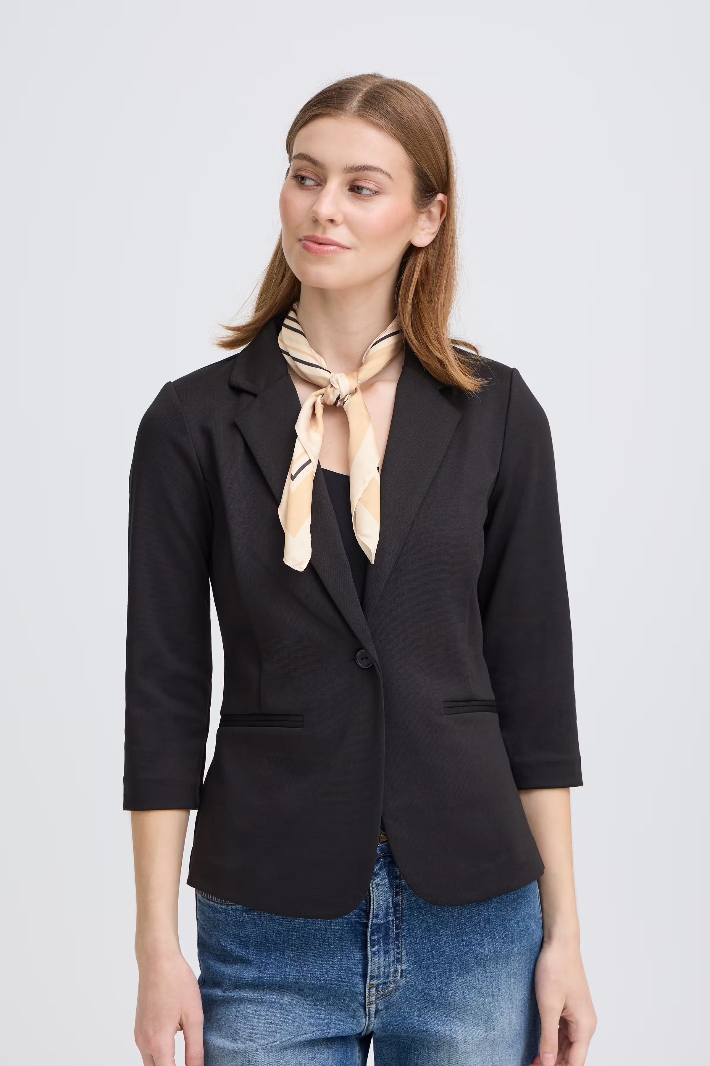 IAJLA Skjerf LOOKBOOK FRONT 20125328-161212