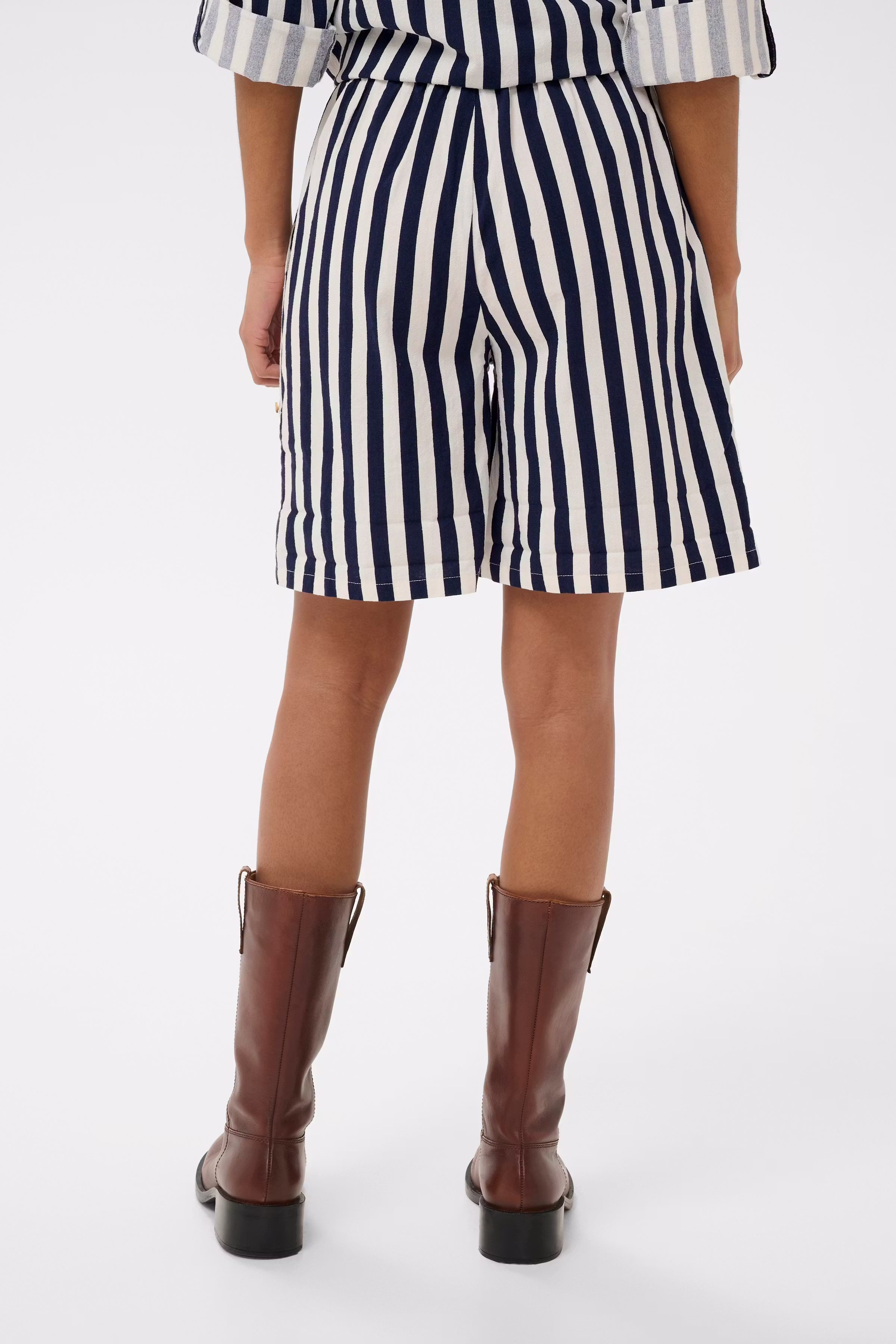 ZalindaSZ Shorts LOOKBOOK BACK 30513817-305176