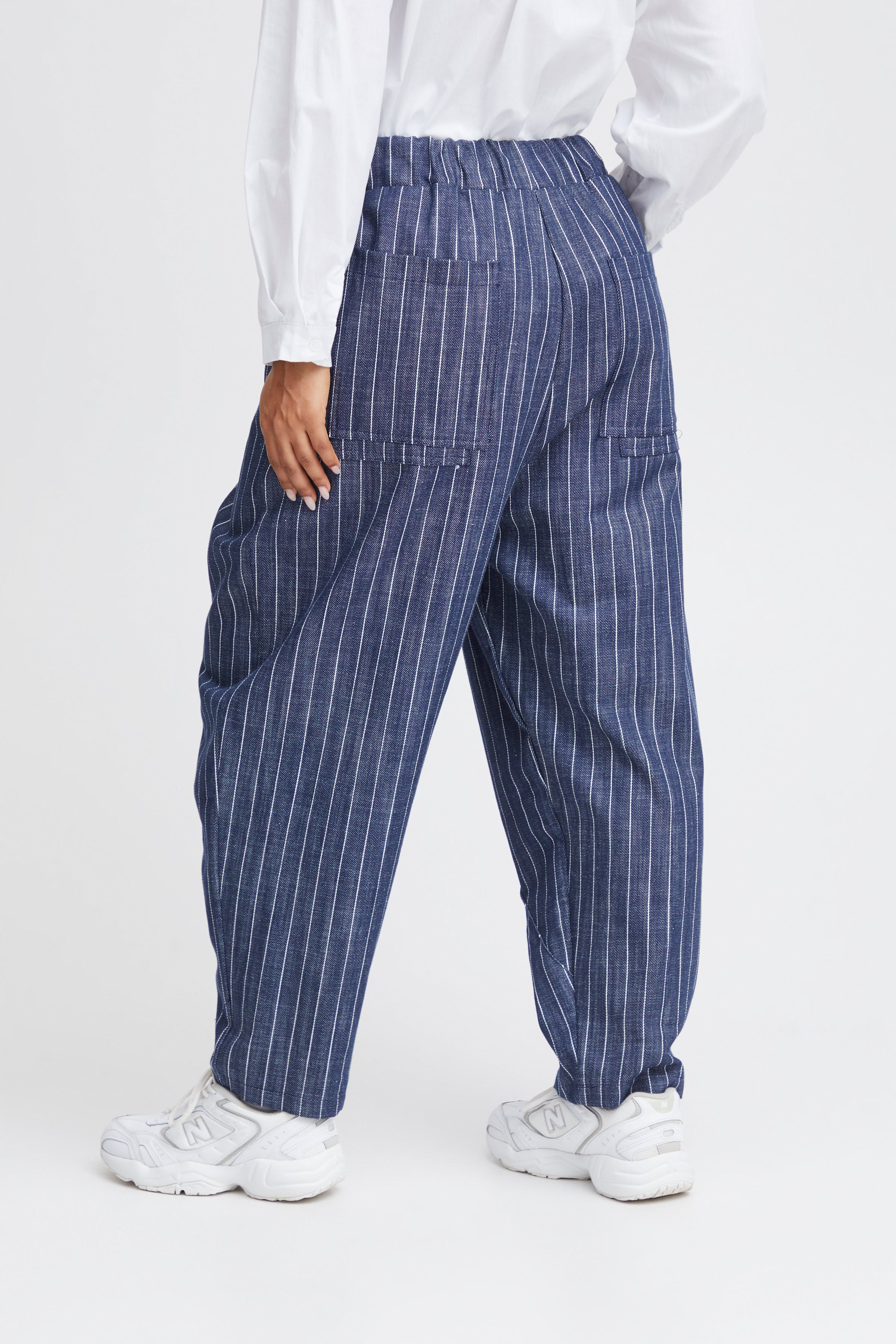 SBFILIPPA Hose LOOKBOOK BACK 22100502-193923