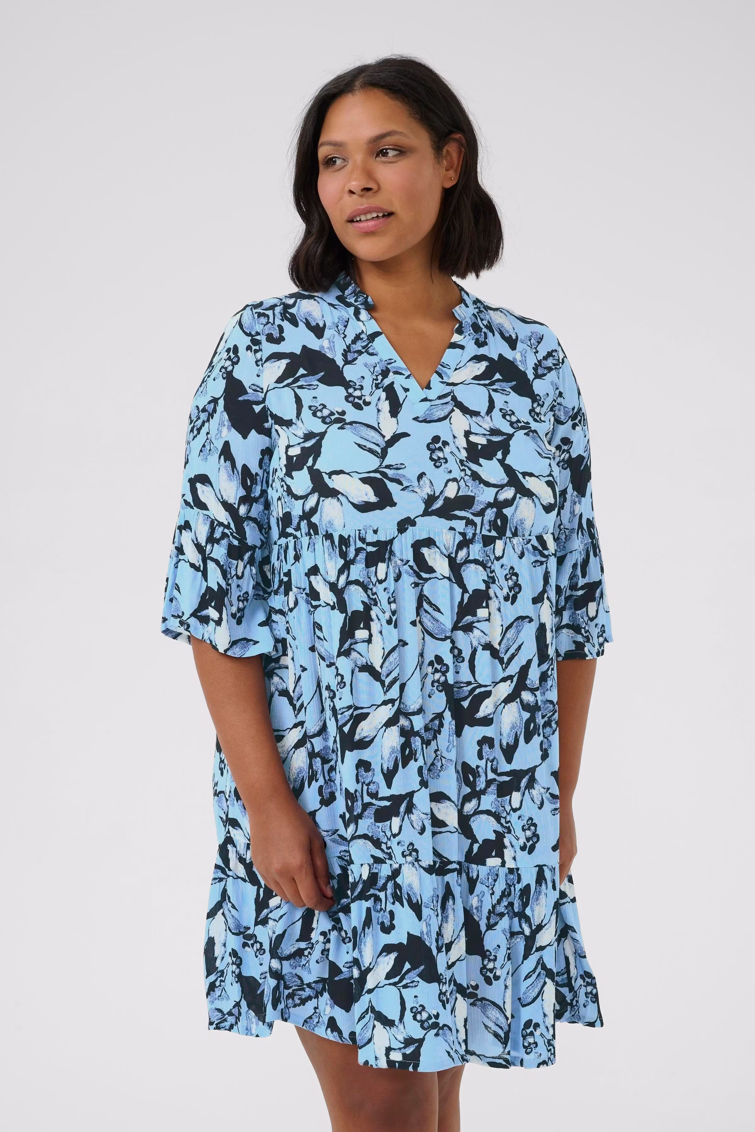 KCisma Dress LOOKBOOK FRONT 10581557-107938