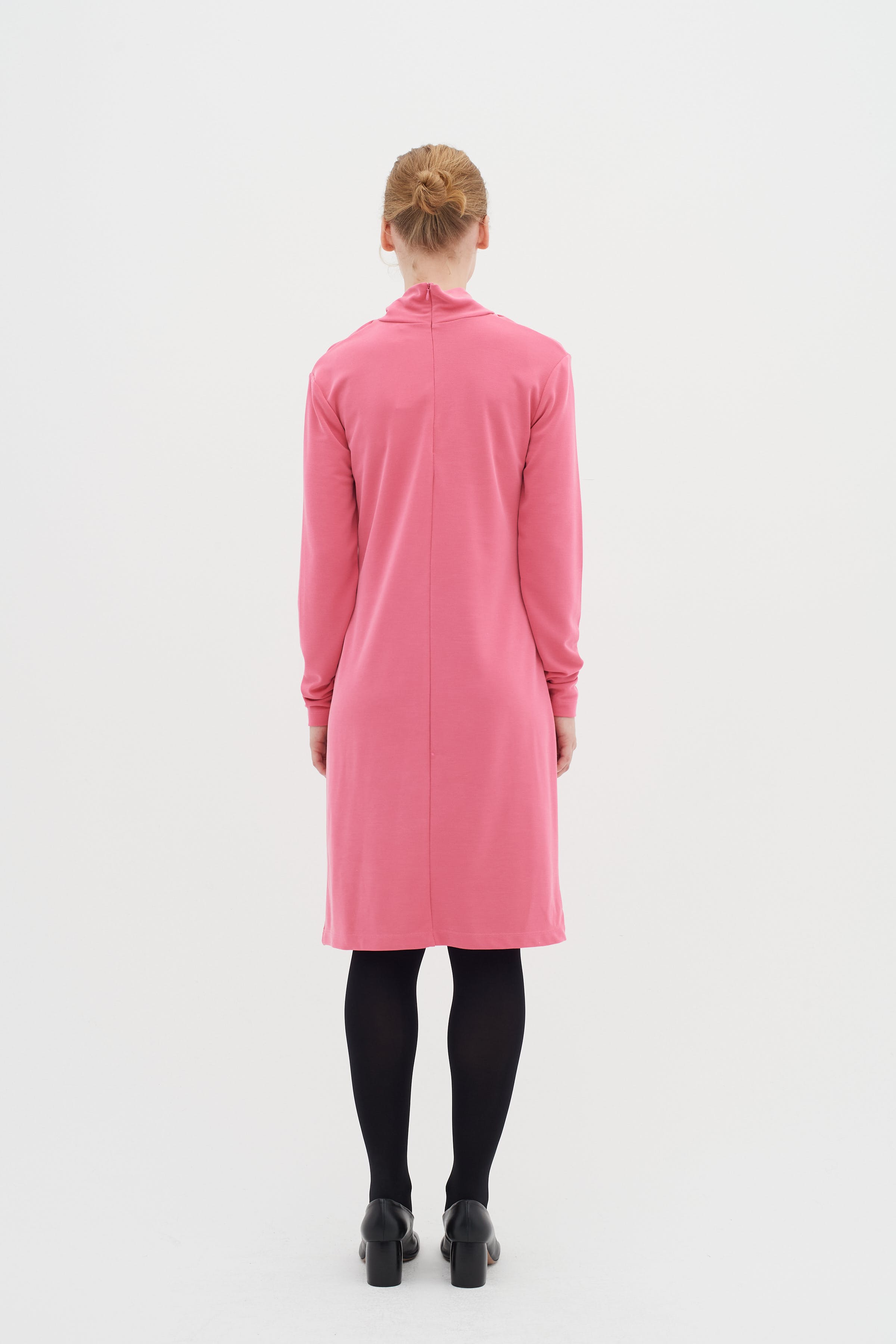 AmandusIW Kjole LOOKBOOK BACK 30109004-182120