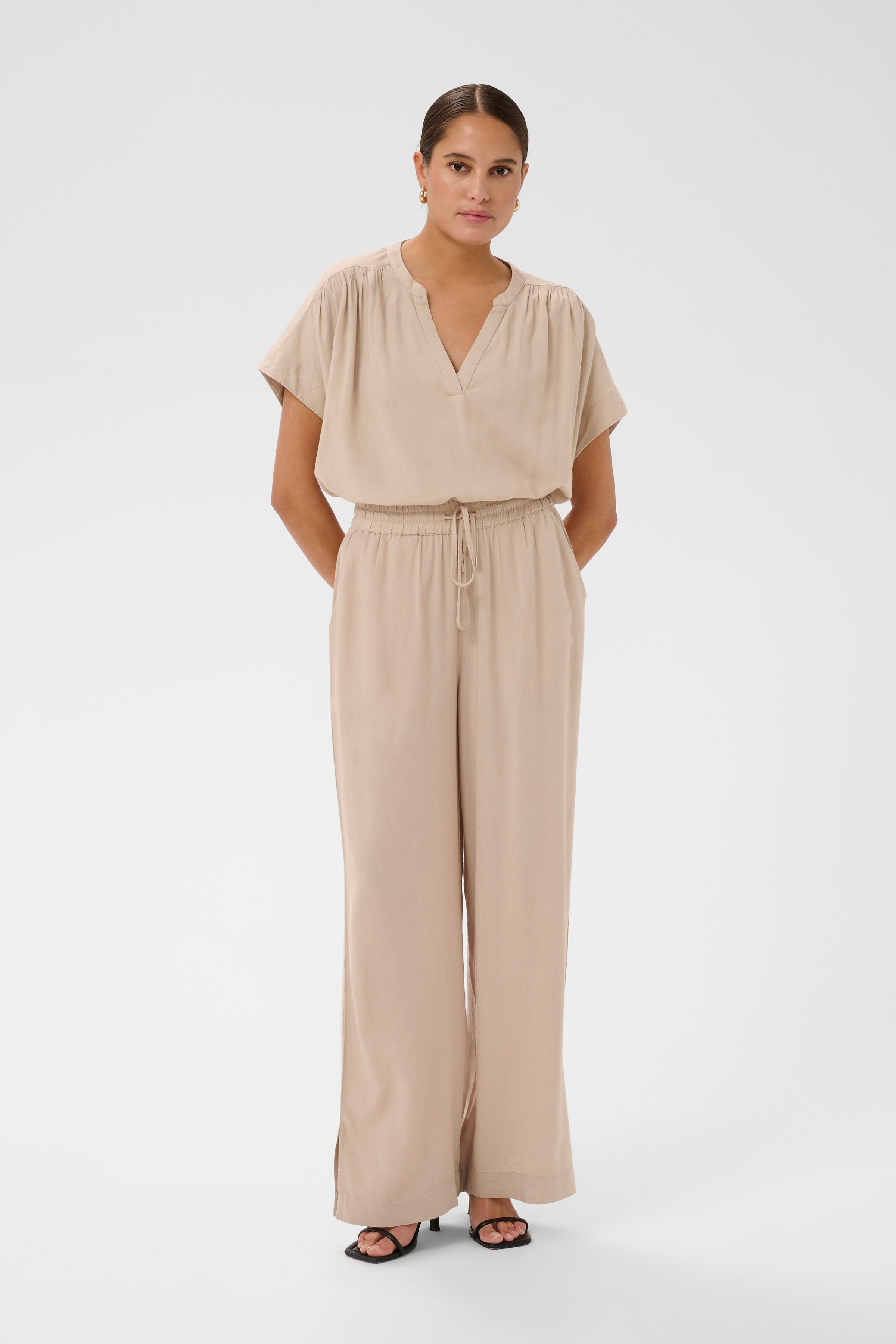 KAmilia Trousers LOOKBOOK FRONT 10511467-151305