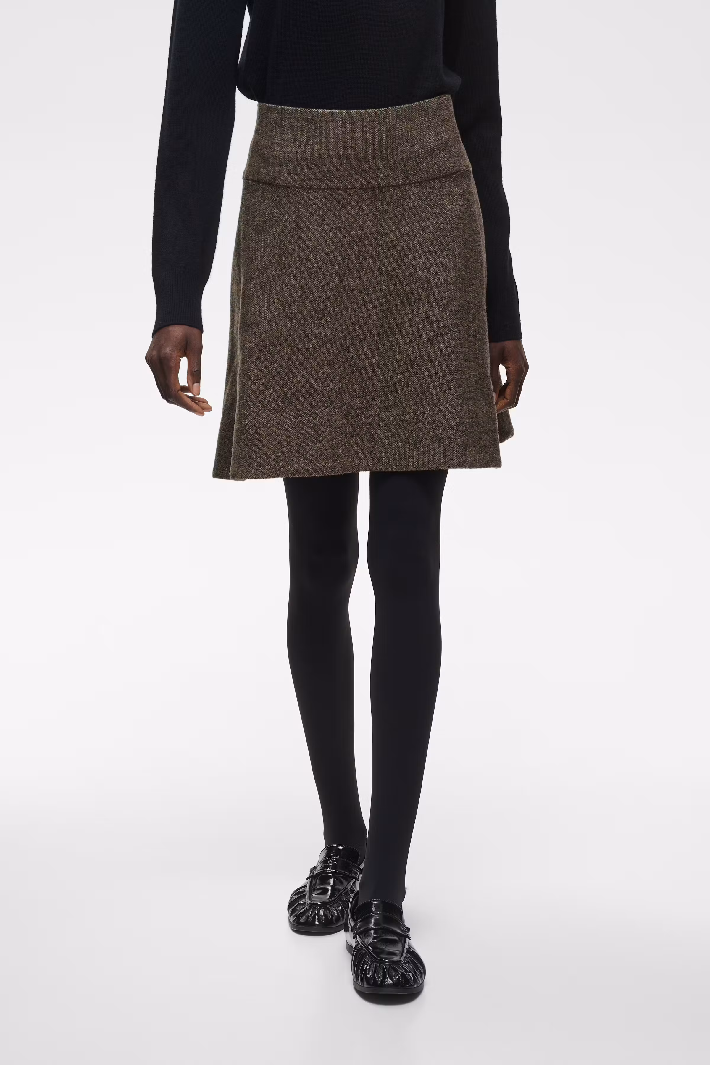 LixiIW Hose LOOKBOOK FRONT 30111414-305852