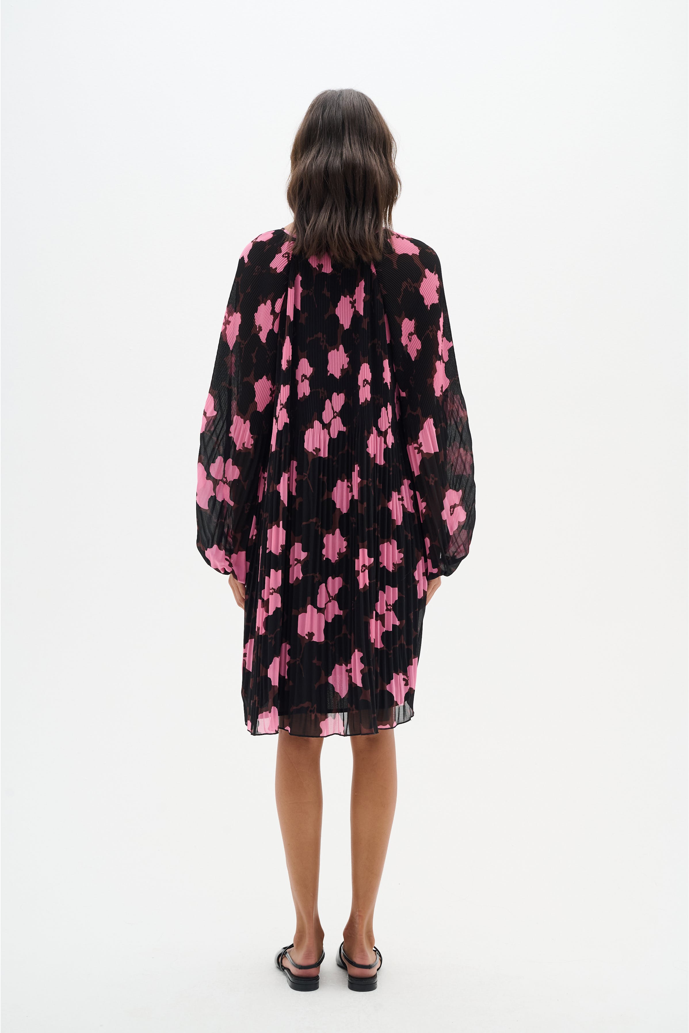 MendraIW kort Kjole LOOKBOOK BACK 30109663-303141