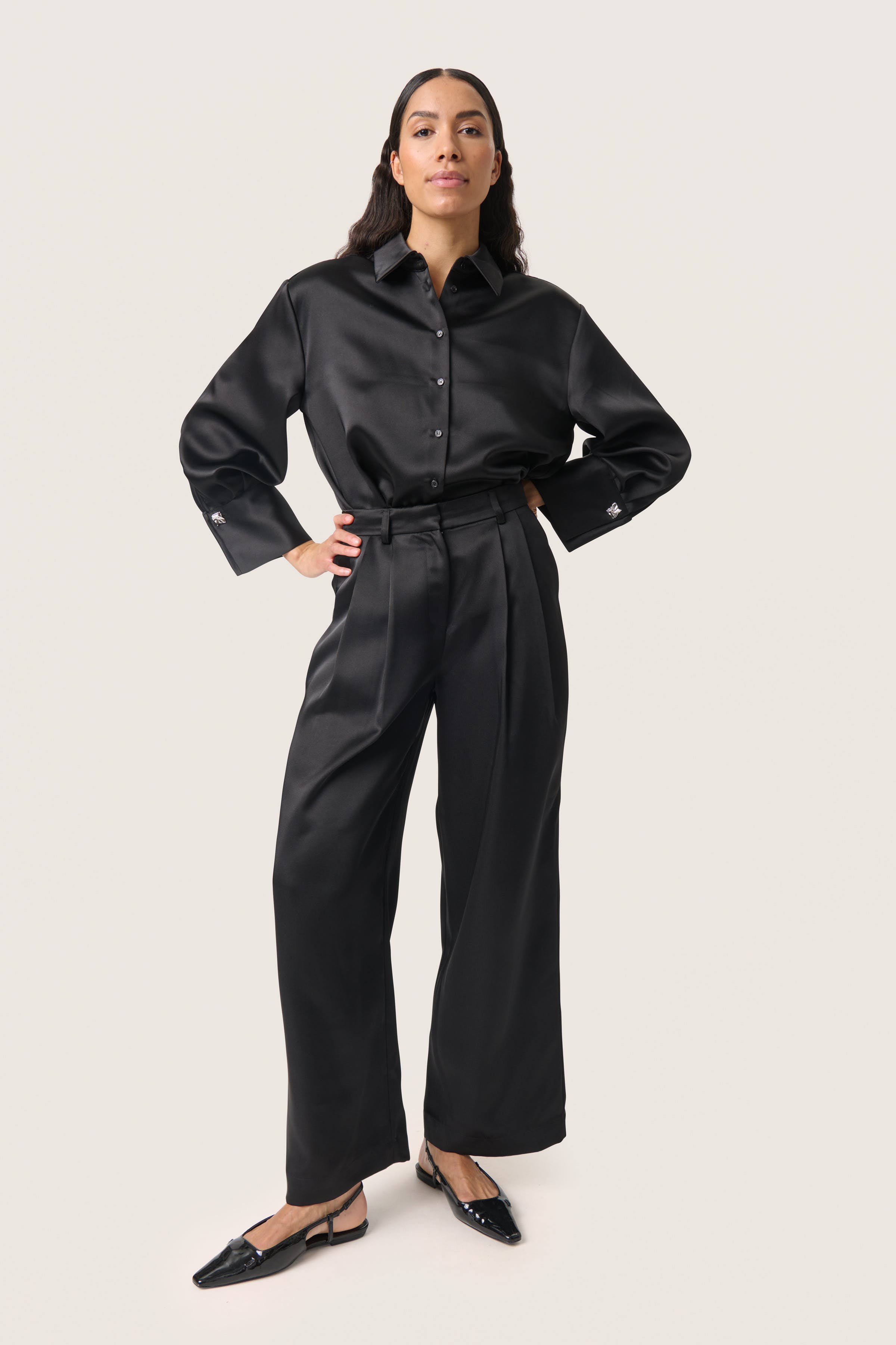 SLLiva Byxor LOOKBOOK FRONT 30408097-194008