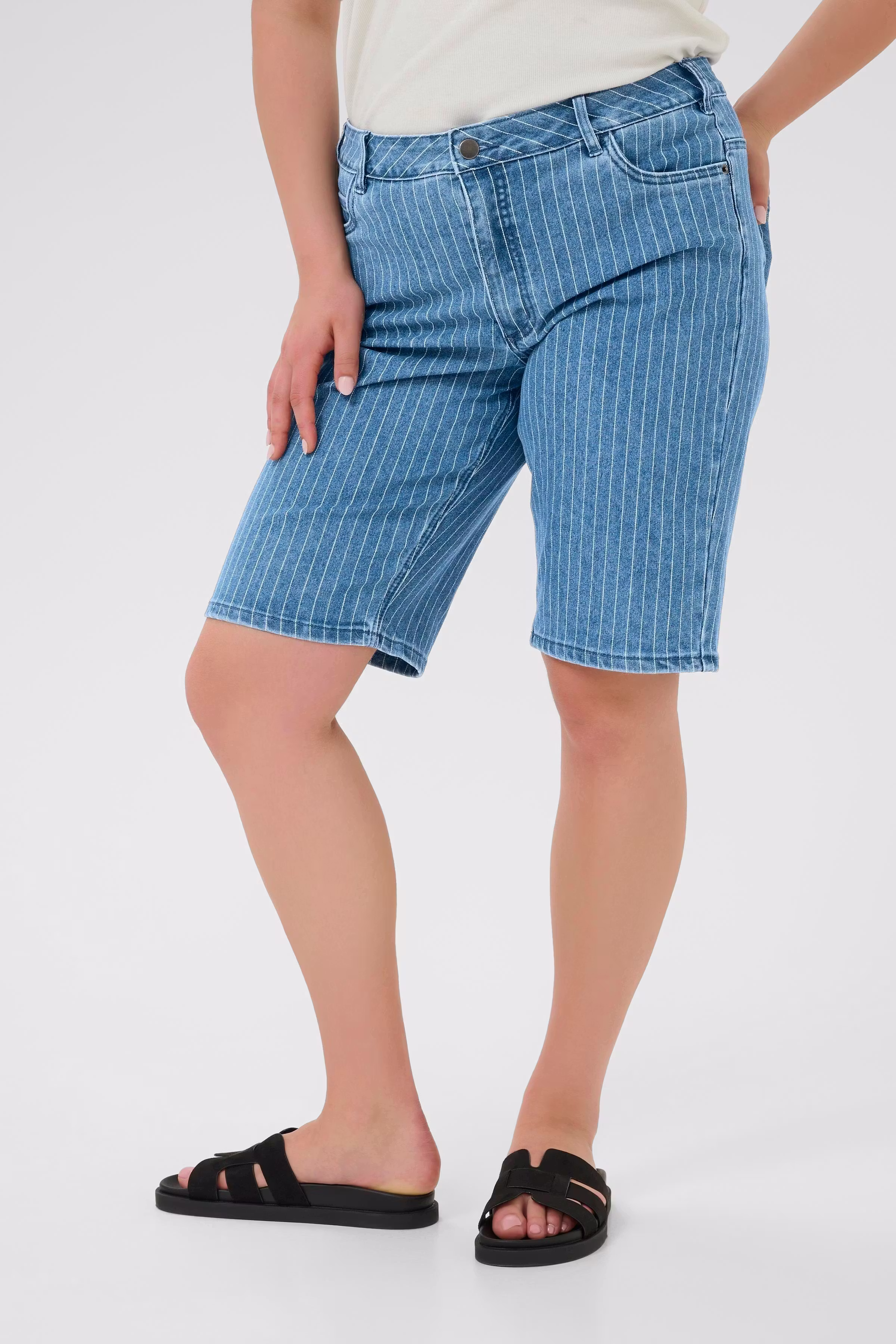 KCreeca Denim Shorts LOOKBOOK FRONT 10583737-108347