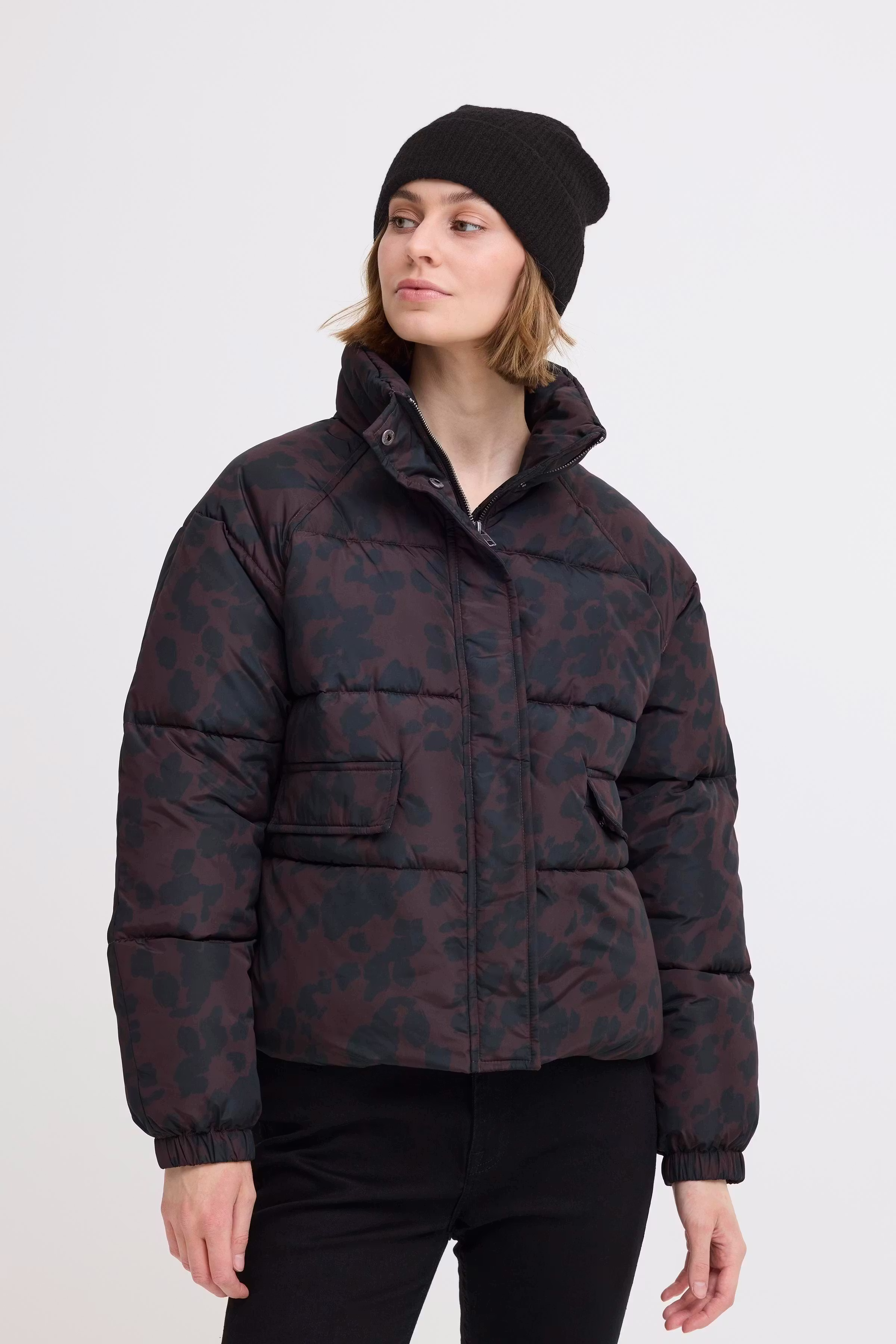 IAIVO Kapuze LOOKBOOK FRONT 20110525-194008