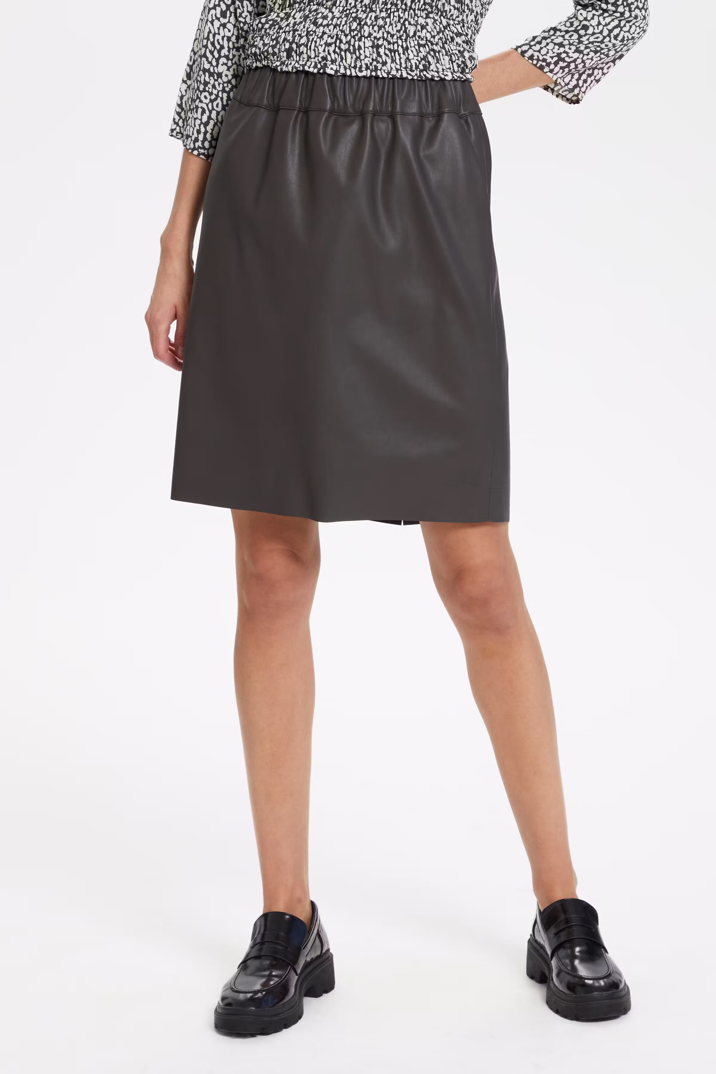  KilinaSZ Skirt

 LOOKBOOK FRONT 30511699-190000