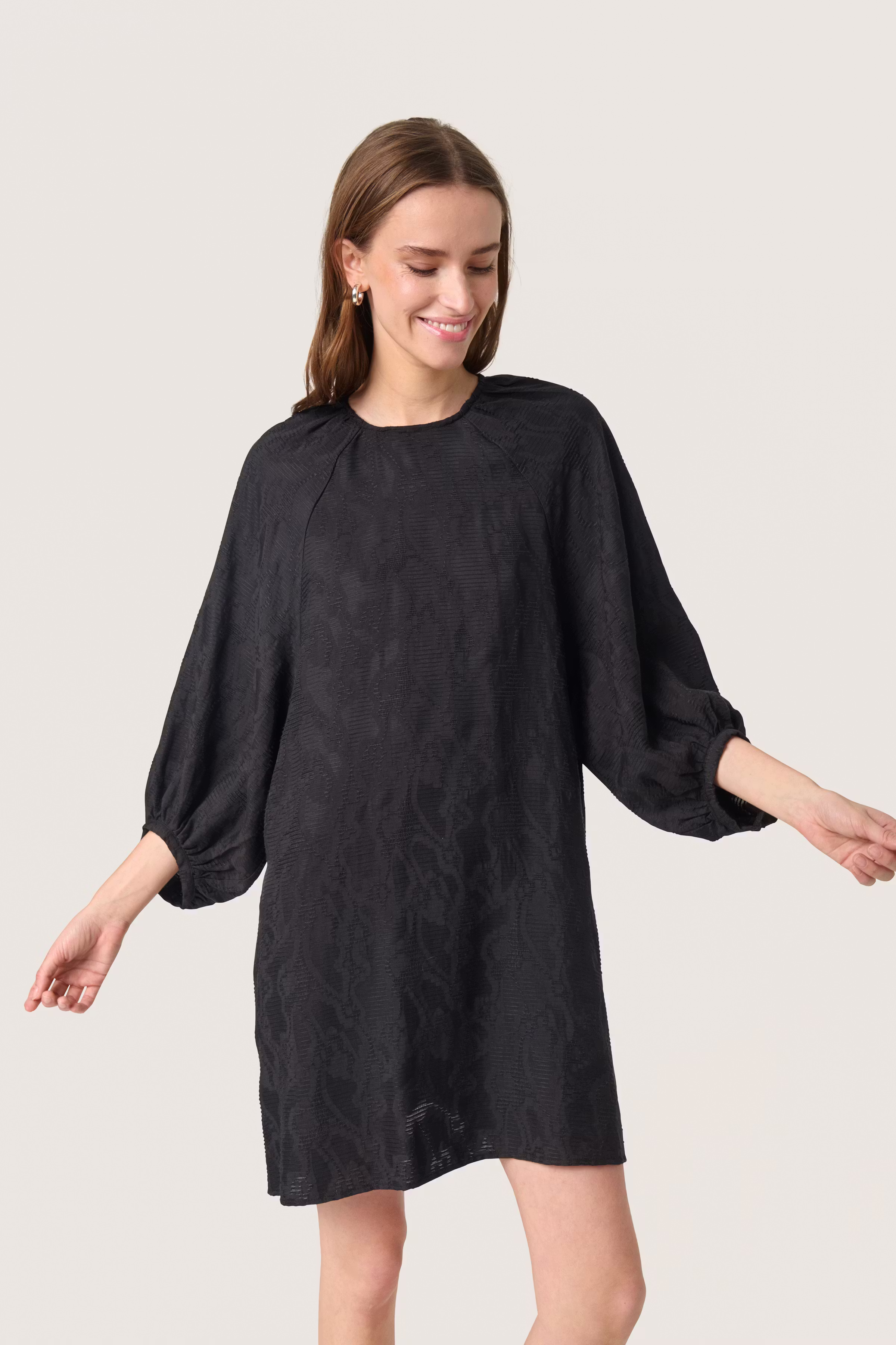 SLAmelina Klänning LOOKBOOK FRONT 30408426-194008