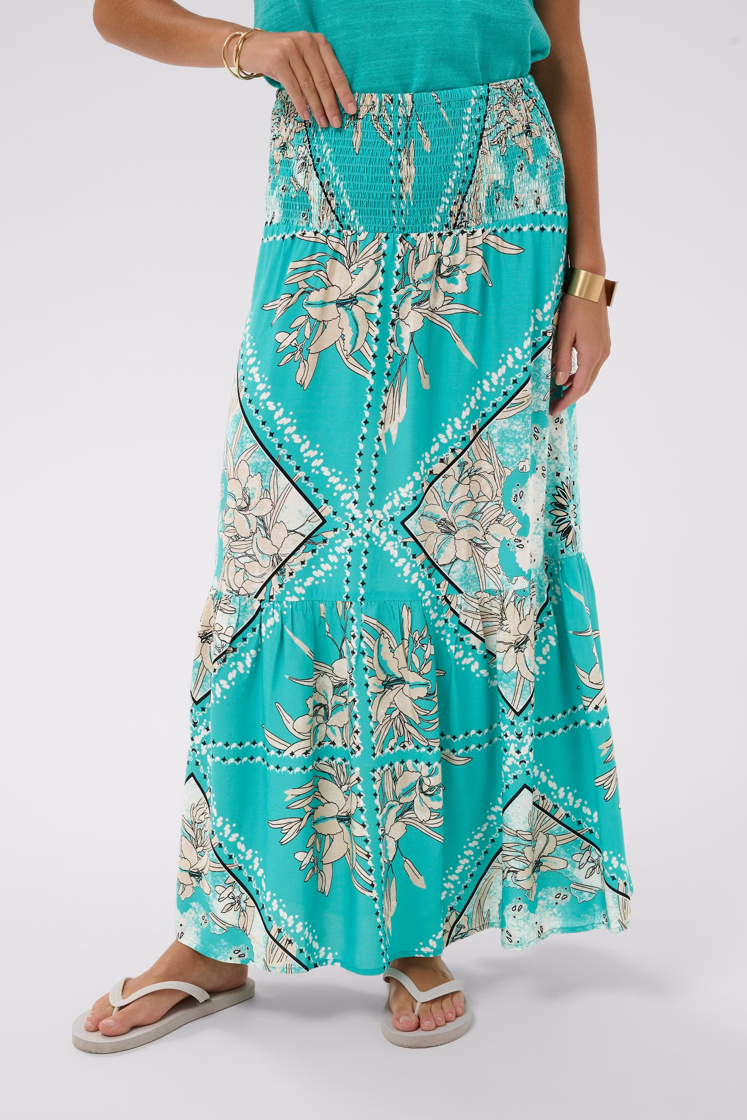 CRTiah Skirt LOOKBOOK FRONT 10612774-109338