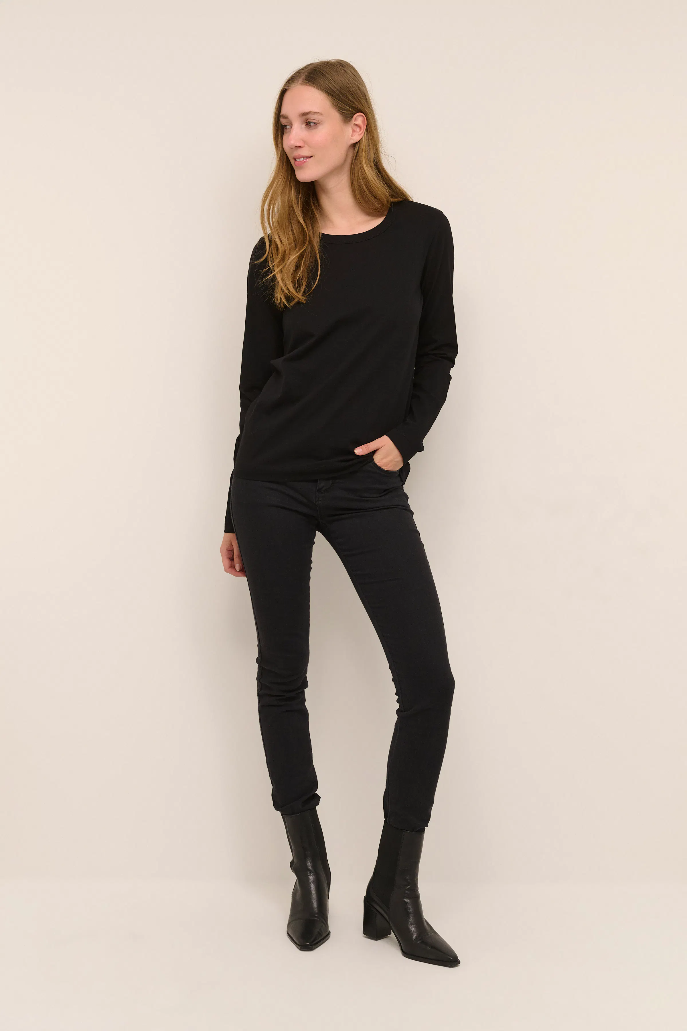 KAmarin T-shirt LOOKBOOK FRONT 10505902-100121