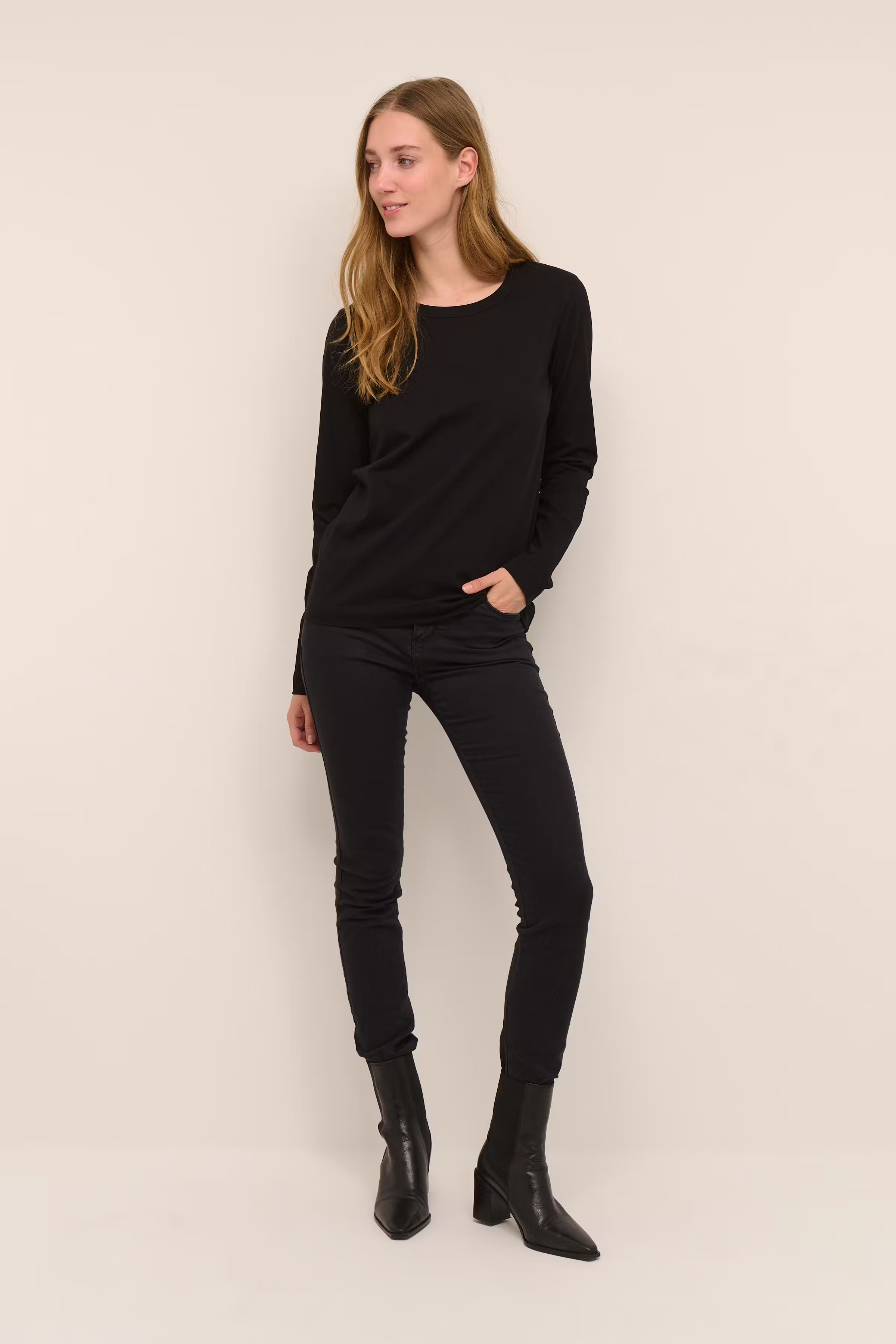 KAmarin T-shirt LOOKBOOK FRONT 10505902-100121