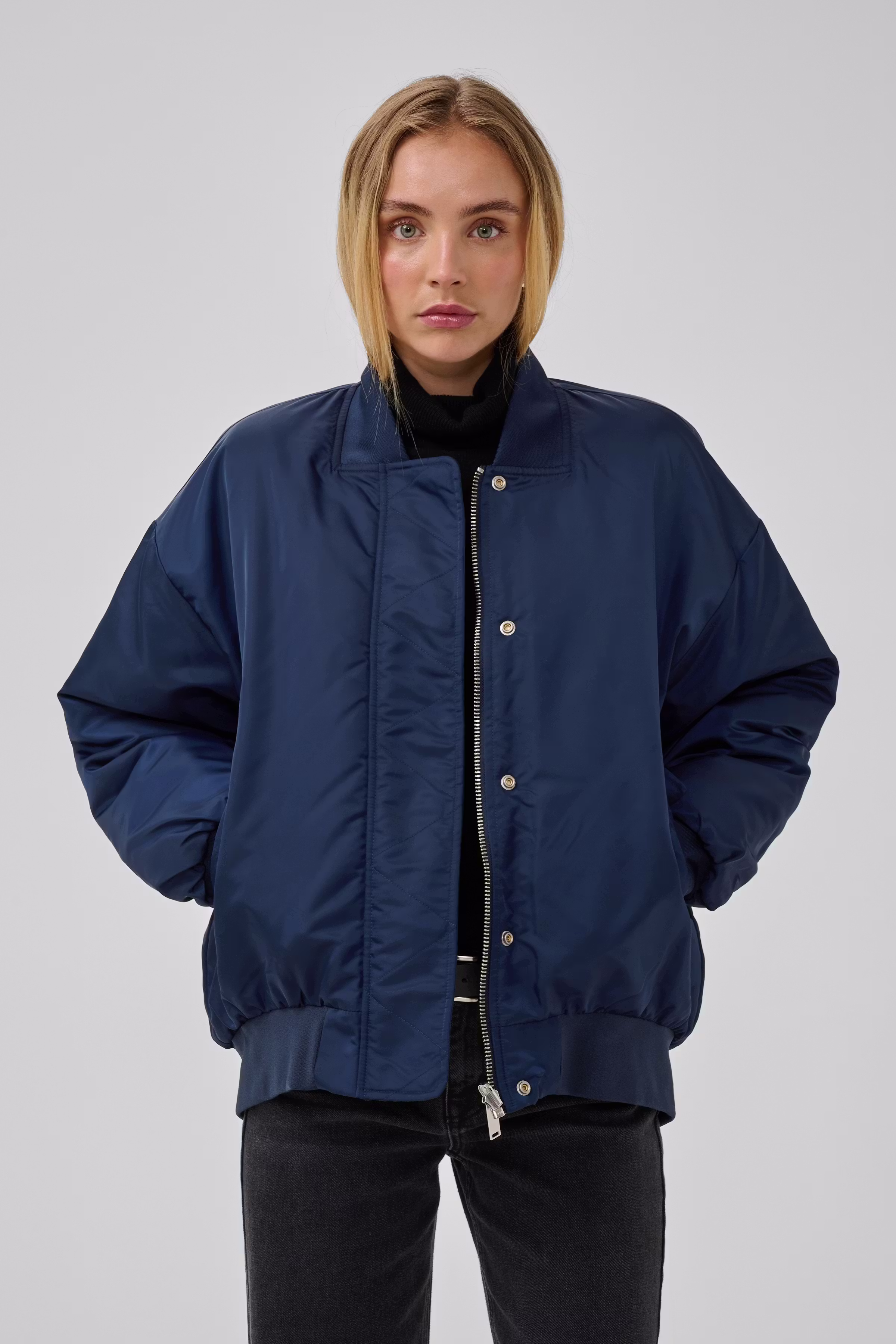HelgaMW reversible bomber LOOKBOOK FRONT 10704204-103565