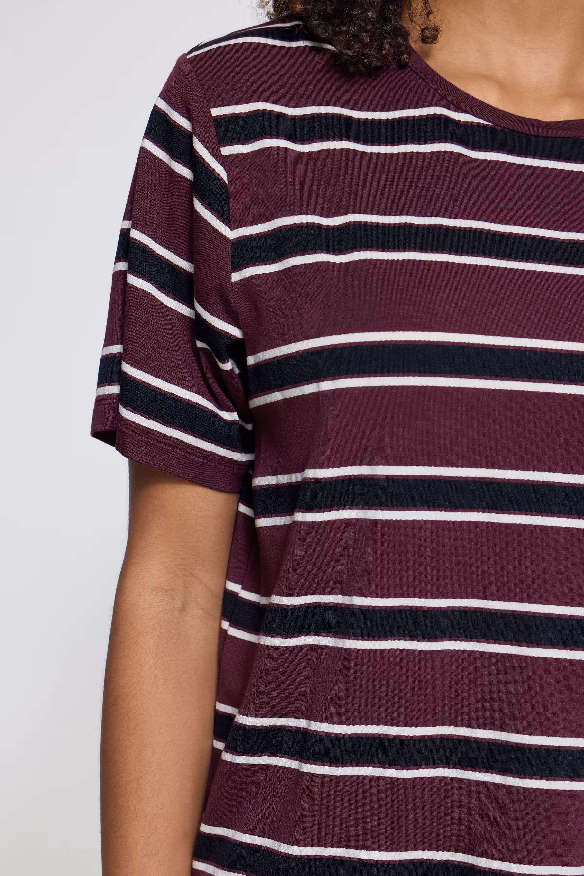 IHREBETTA T-shirt LOOKBOOK DETAIL 20126214-900014258