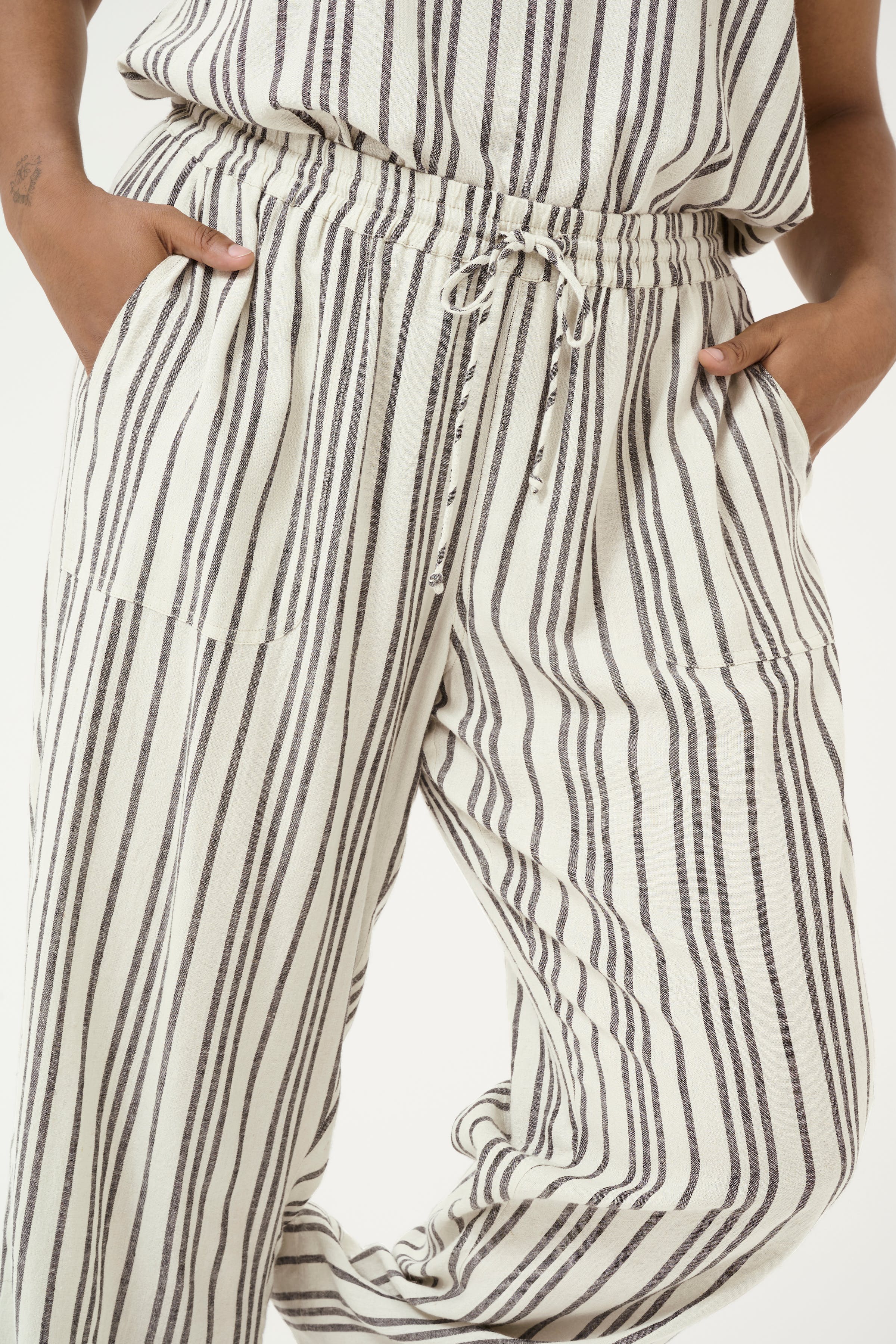 KCmille Linen Trousers LOOKBOOK DETAIL 10582220-107124