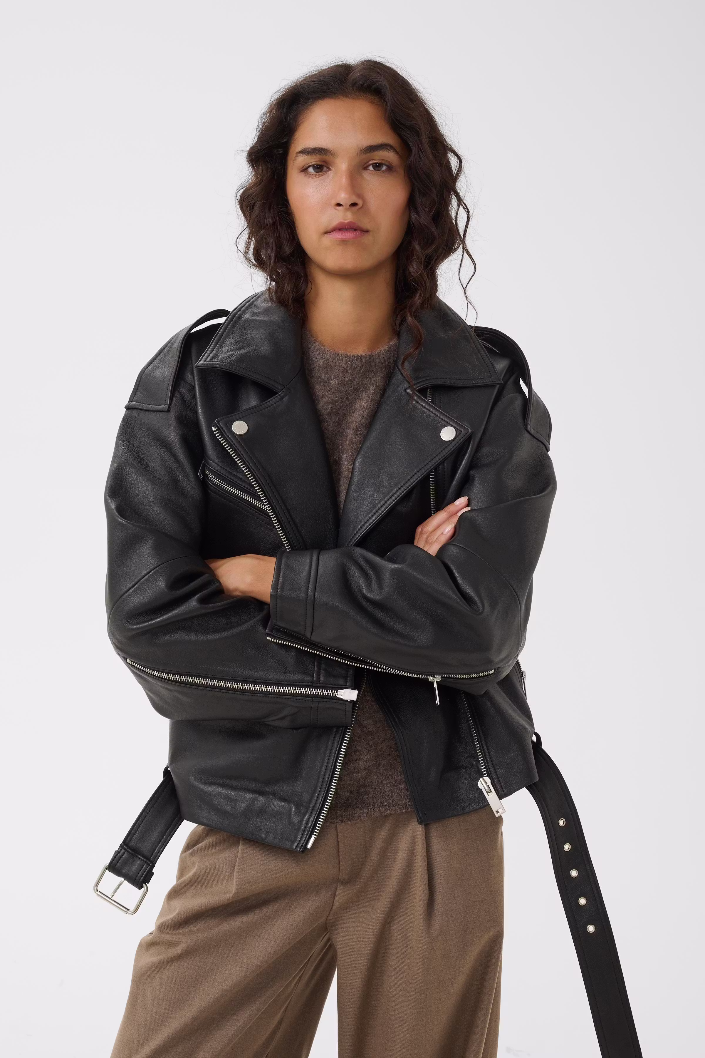 GZnovida Leather jacket LOOKBOOK FRONT 10911365-100017