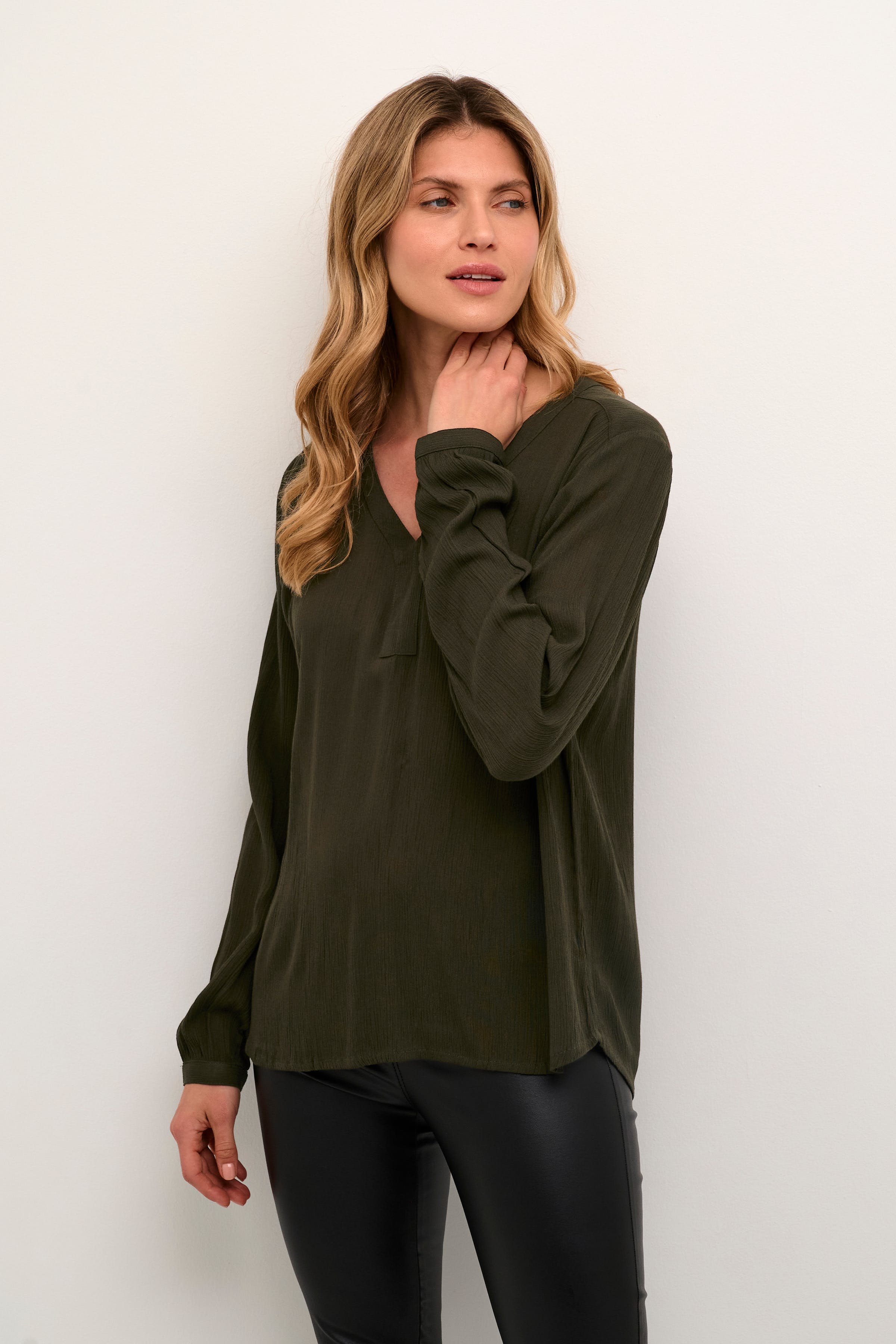 KAamber Blus LOOKBOOK FRONT 501032-190414