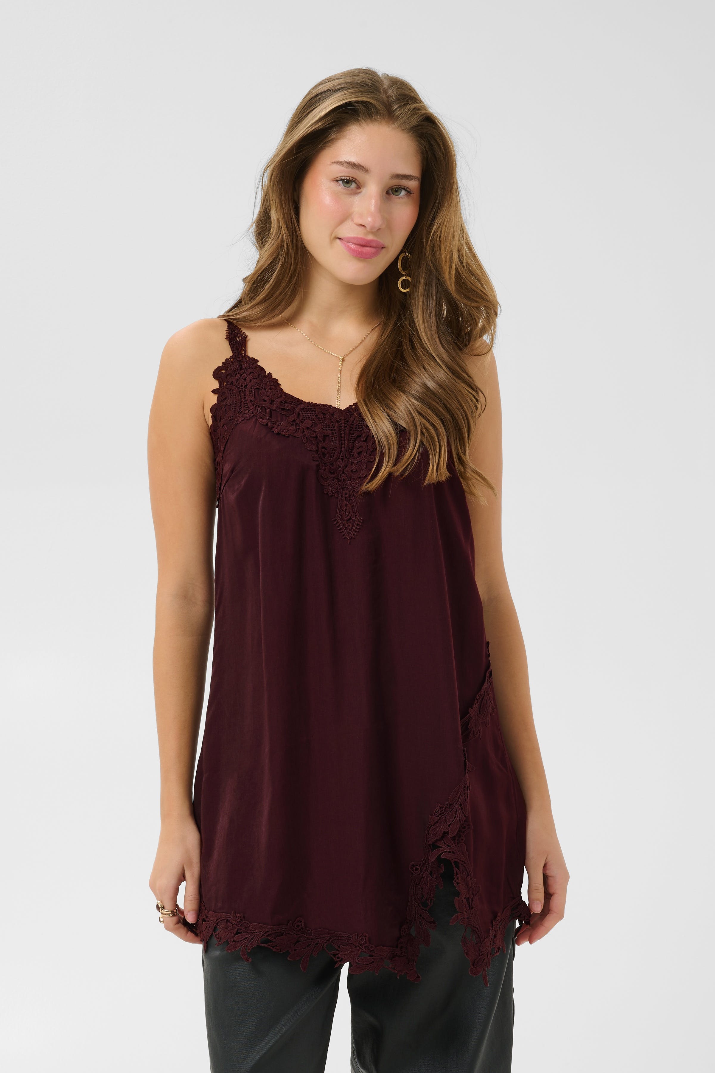 CRAnna Top LOOKBOOK FRONT 10615615-191619